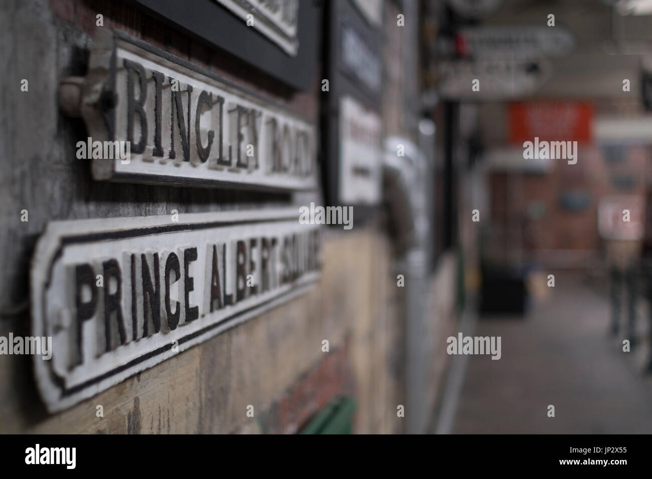 Alcuni graziosi auto d'epoca in esposizione presso il Museo del Patrimonio Industriale in Bradford, West Yorkshire Foto Stock