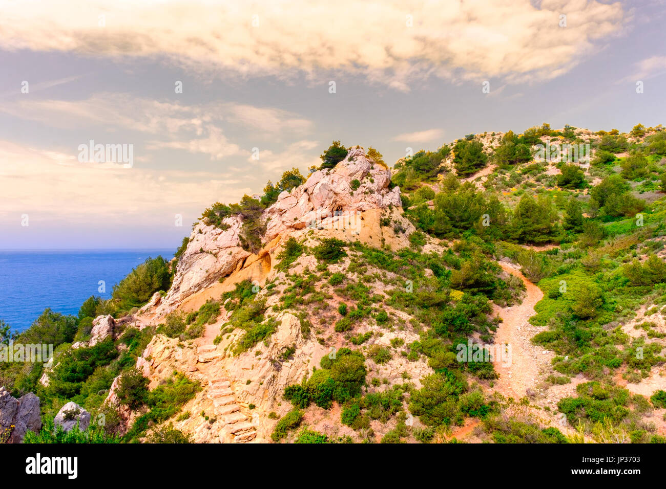 Trekking nella catena montuosa Estaque sulla Cote Bleue sul Mar Mediterraneo, Provenza Francia Foto Stock