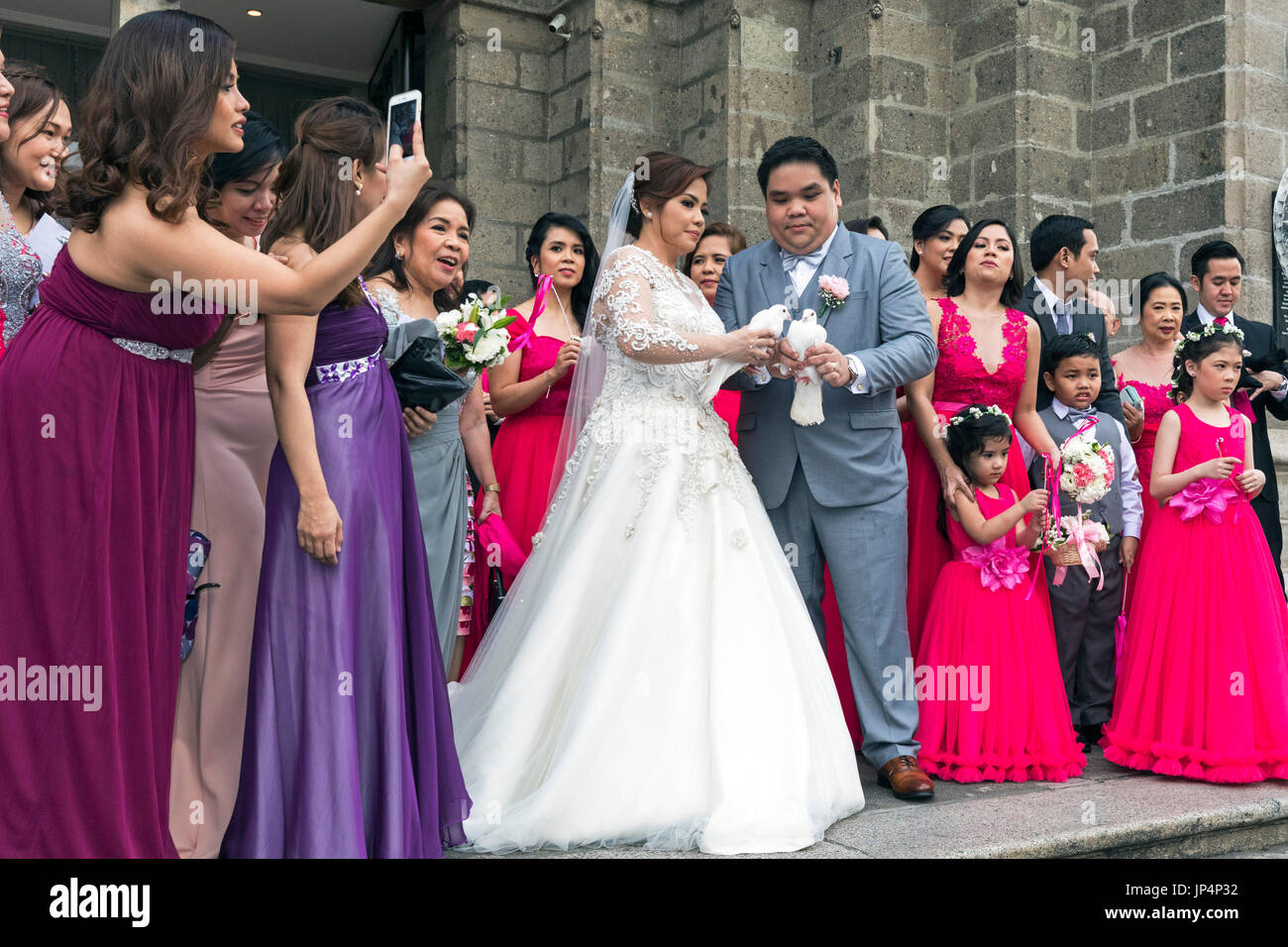Philippine party di nozze presso la Cattedrale di Manila, Intramuros, Filippine Foto Stock