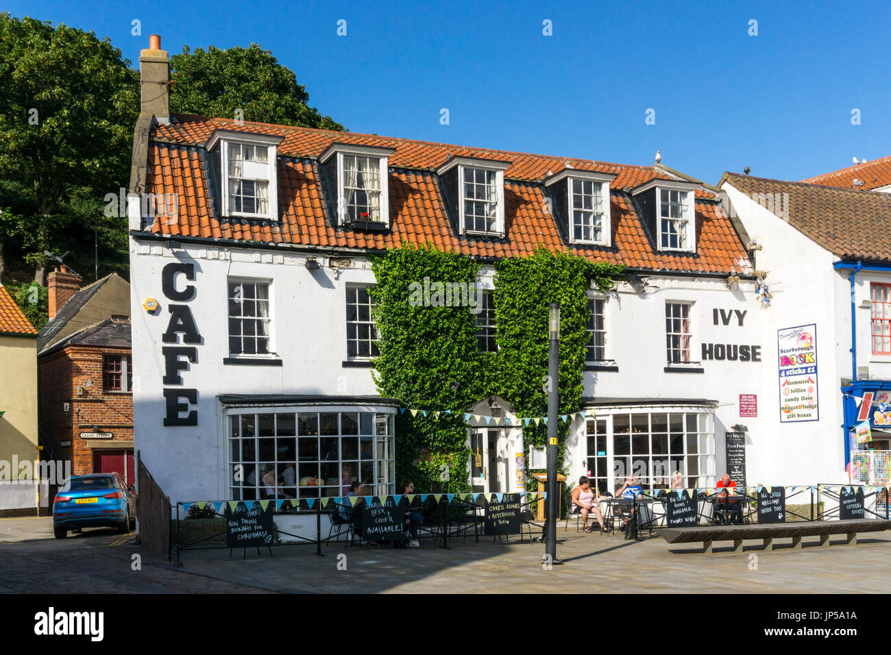 L'Ivy House Cafe a Scarborough descrive se stessa come una gastro sala da tè. Foto Stock