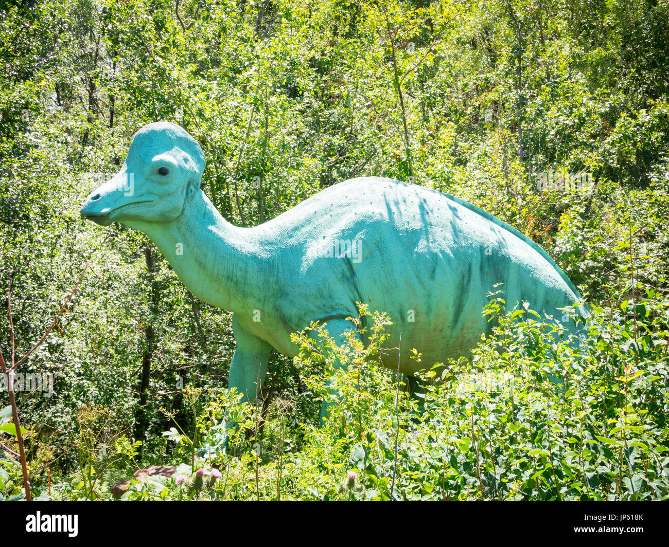 Un modello di replica di un Corythosaurus, un genere di hadrosaurid (duck-fatturate) dinosauro. Lo Zoo di Calgary, Calgary, Alberta, Canada Foto Stock