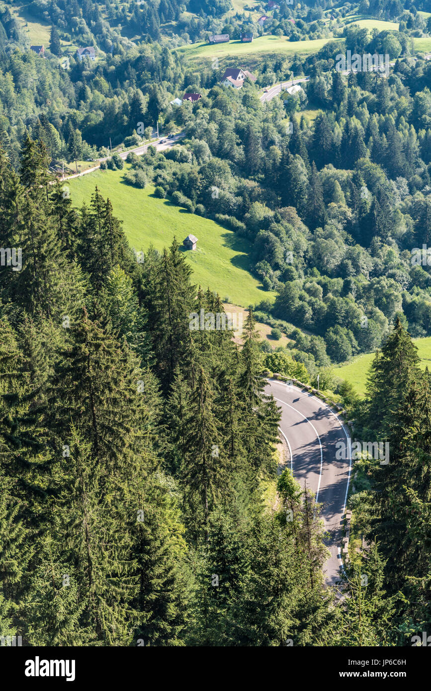 Il panorama su campulung - moeciu - crusca - strada brasov, Romania Foto Stock