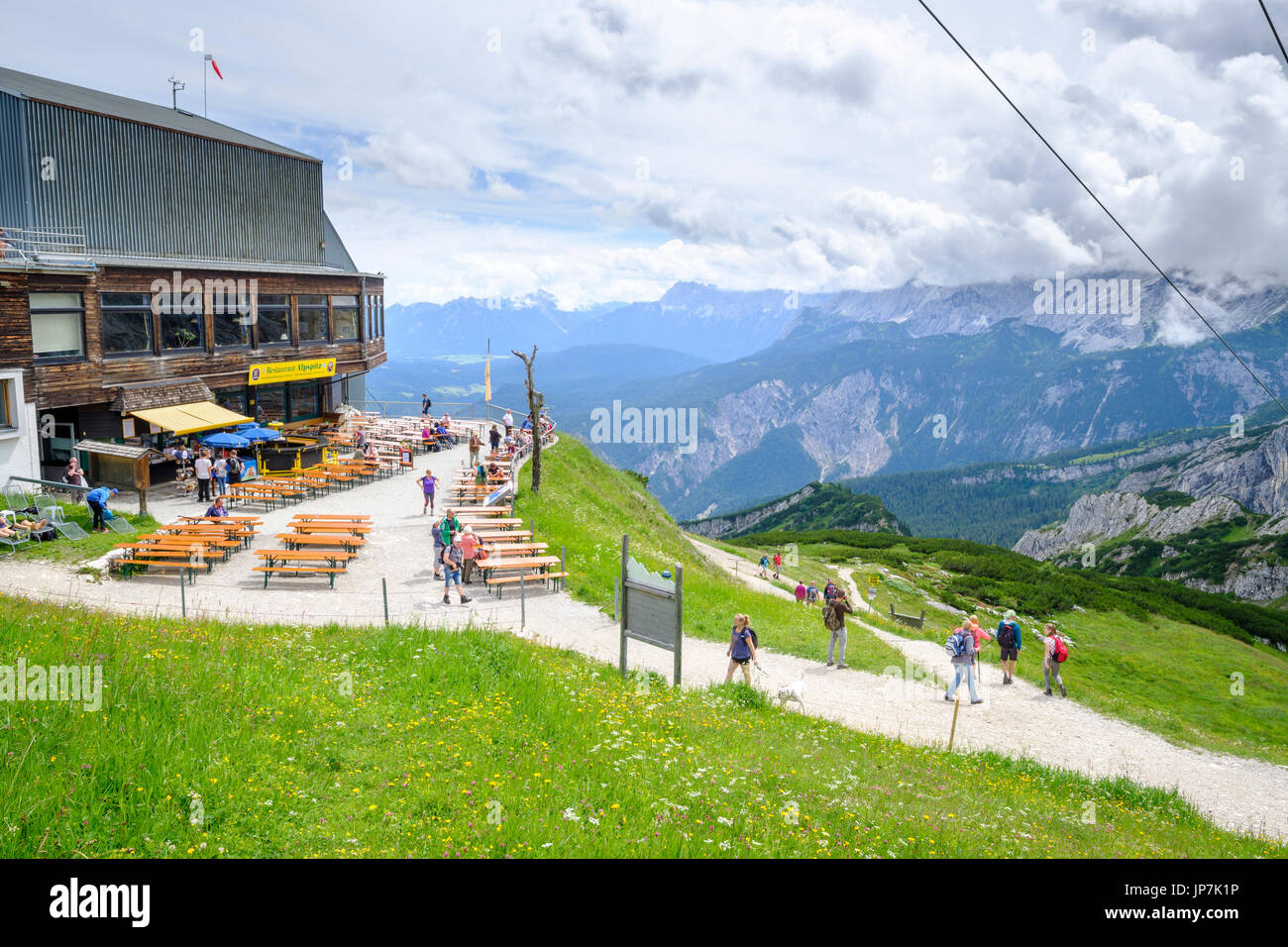 Alpspitze con ristorante Alpspitz, Garmisch-Partenkirchen, Alta Baviera, Baviera, Germania Foto Stock