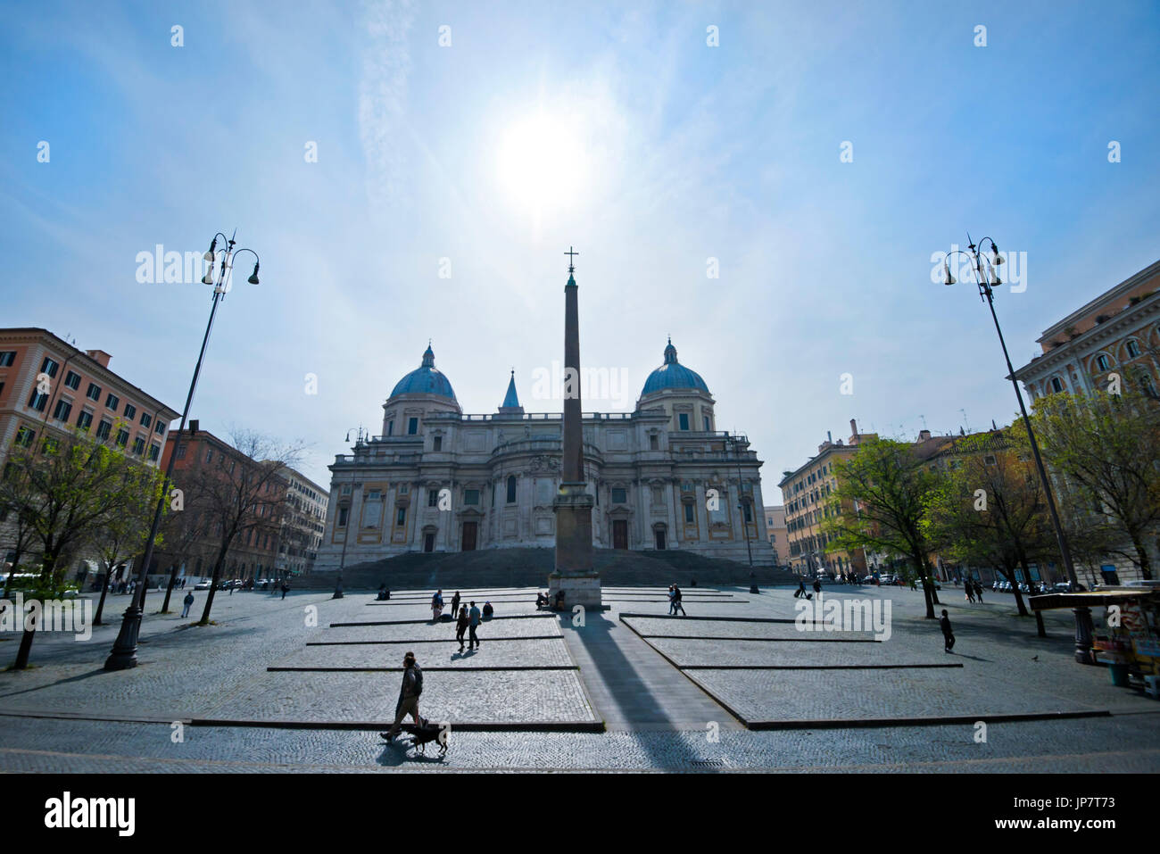 Strada orizzontale vista della Basilica di Santa Maria Maggiore da Piazza dell'Esquilino a Roma. Foto Stock