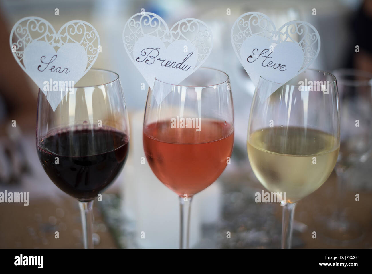 Bicchieri di vino a un matrimonio Foto Stock