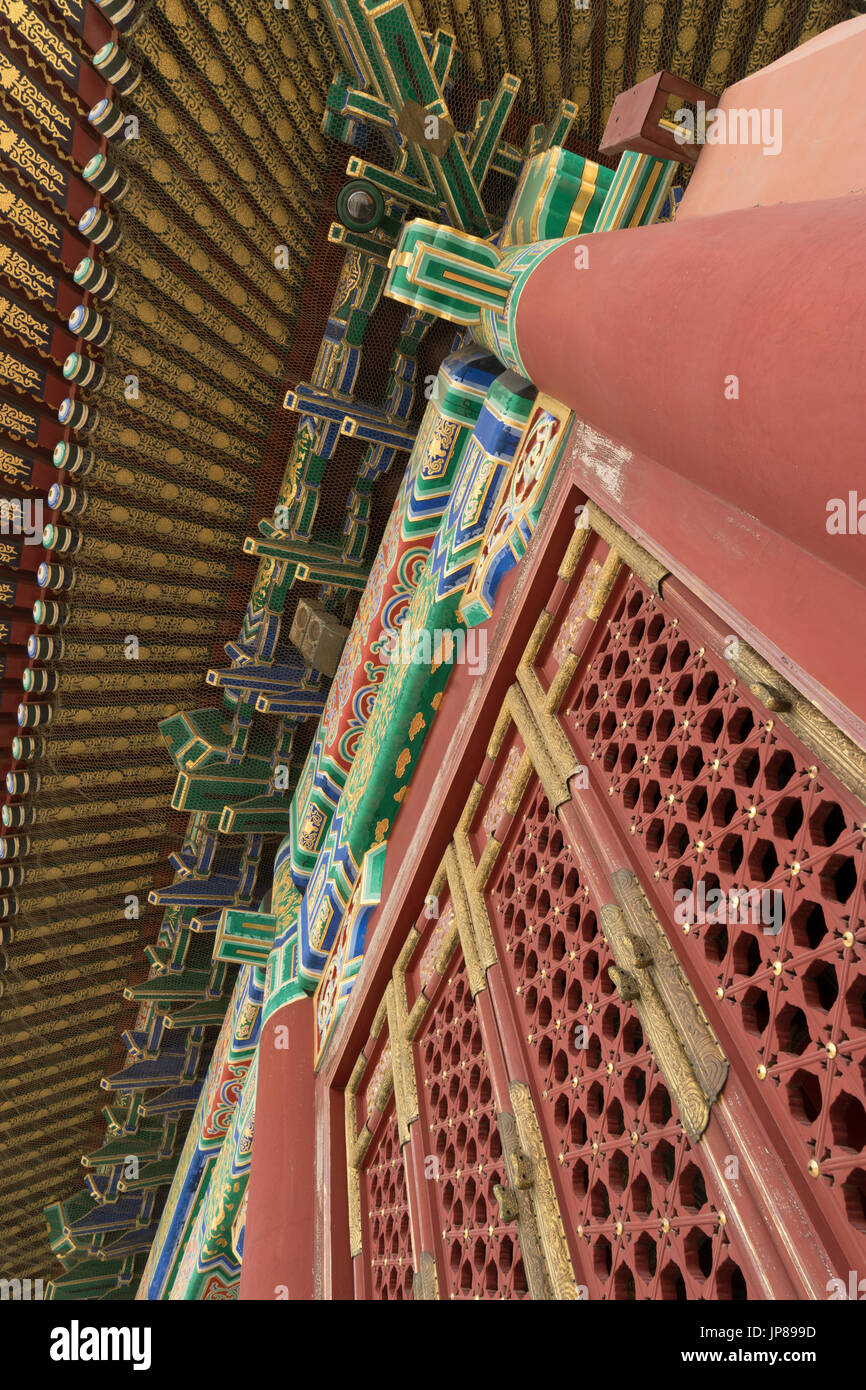 Primo piano che mostra gli intricati disegni della Sala della suprema armonia nella Città Proibita di Pechino CINA Foto Stock