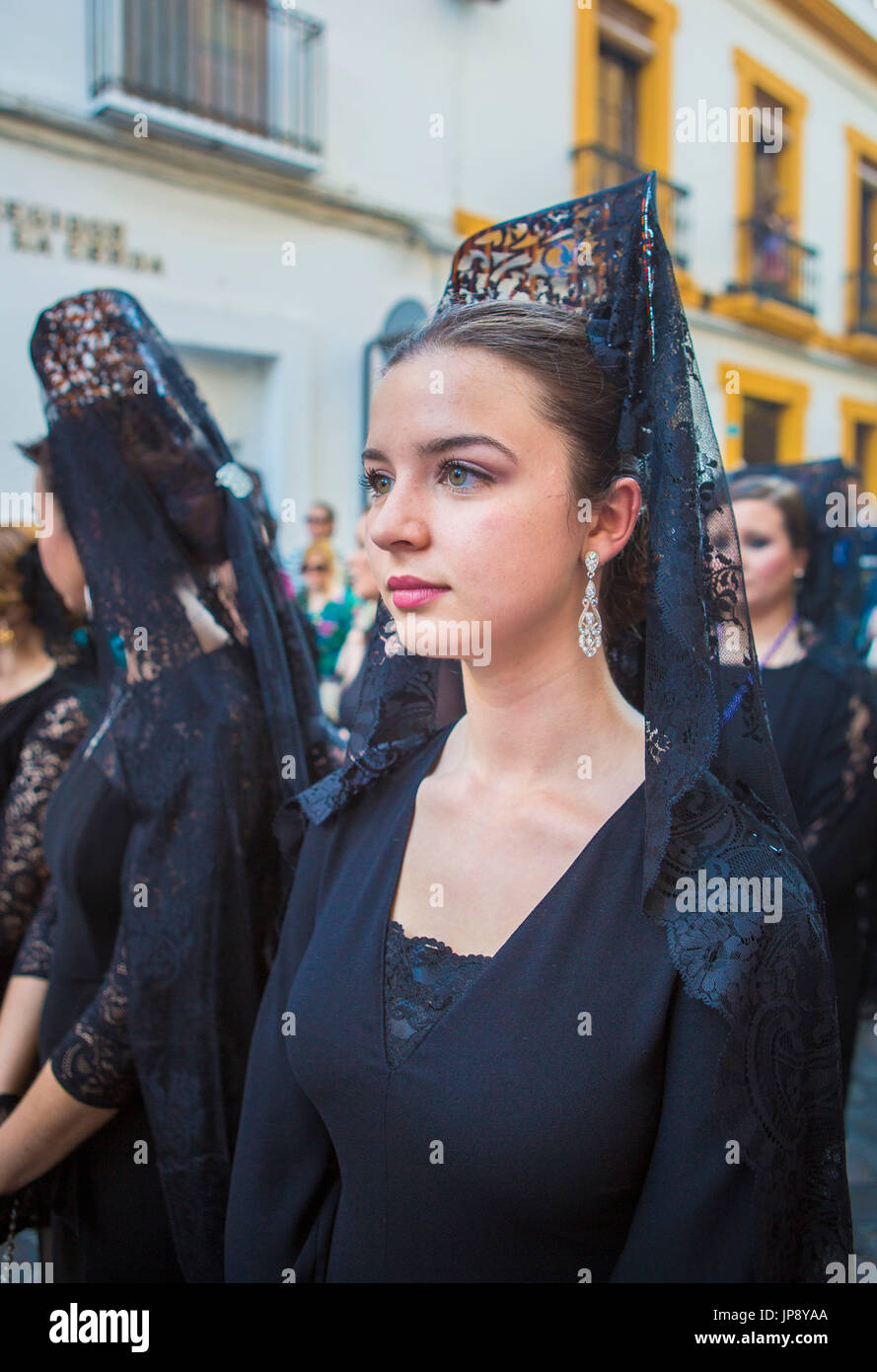 Spagna, Andalusia regione, città di Cordoba, Giovedì Santo Parade, abito tradizionale Foto Stock