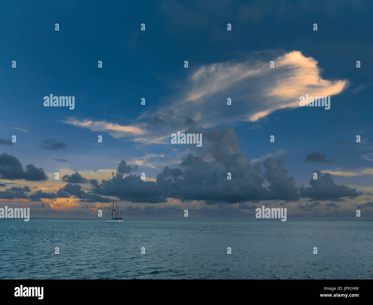 Nuvole al tramonto al mare, Islamorada, Florida, Stati Uniti d'America Foto Stock