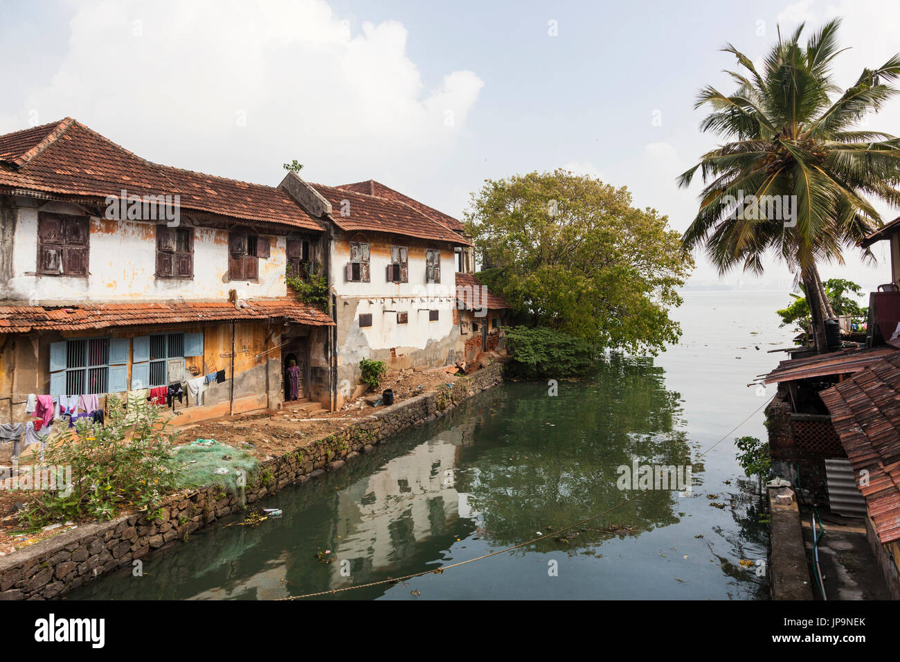 Casa su un canale in Fort Kochi, Kerala, India Foto Stock