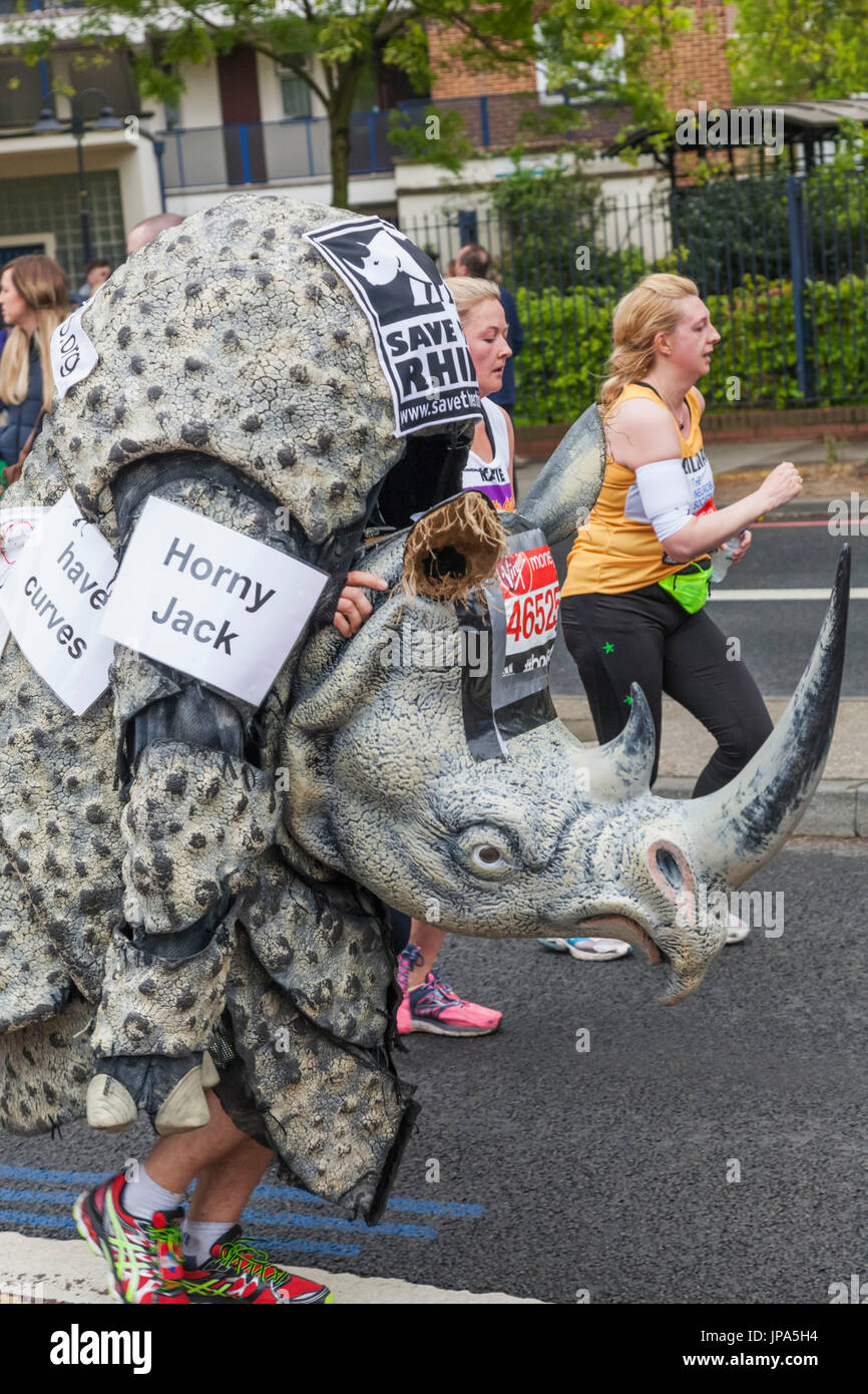 Inghilterra, London, London Marathon, 'Salva il Rhino' Campagna Runner Foto Stock