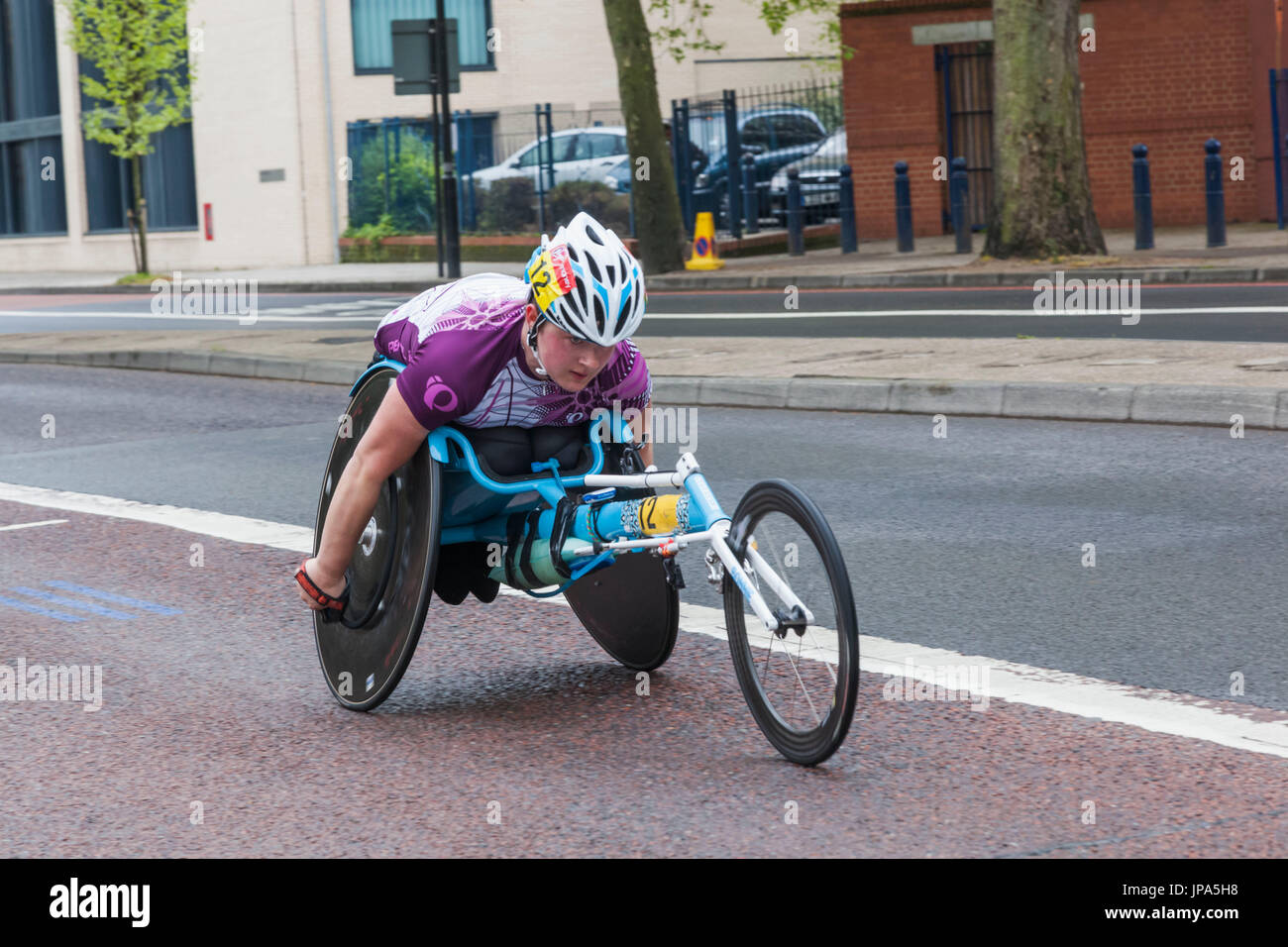 Inghilterra, London, London Marathon, corridore di sedia a rotelle Foto Stock