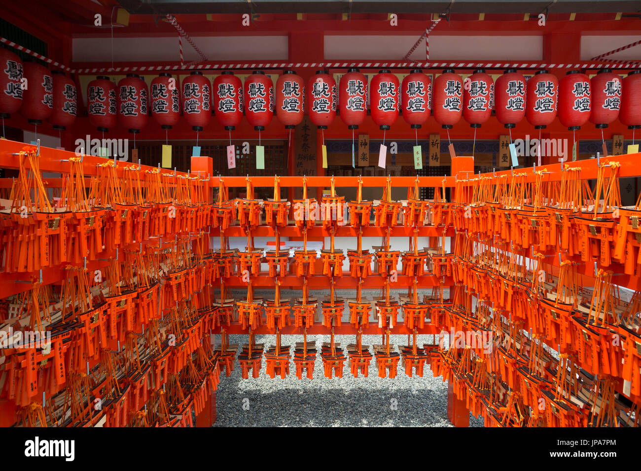 Giappone, Kyoto City, Fushimi-Inari Taisha, Toriies Foto Stock