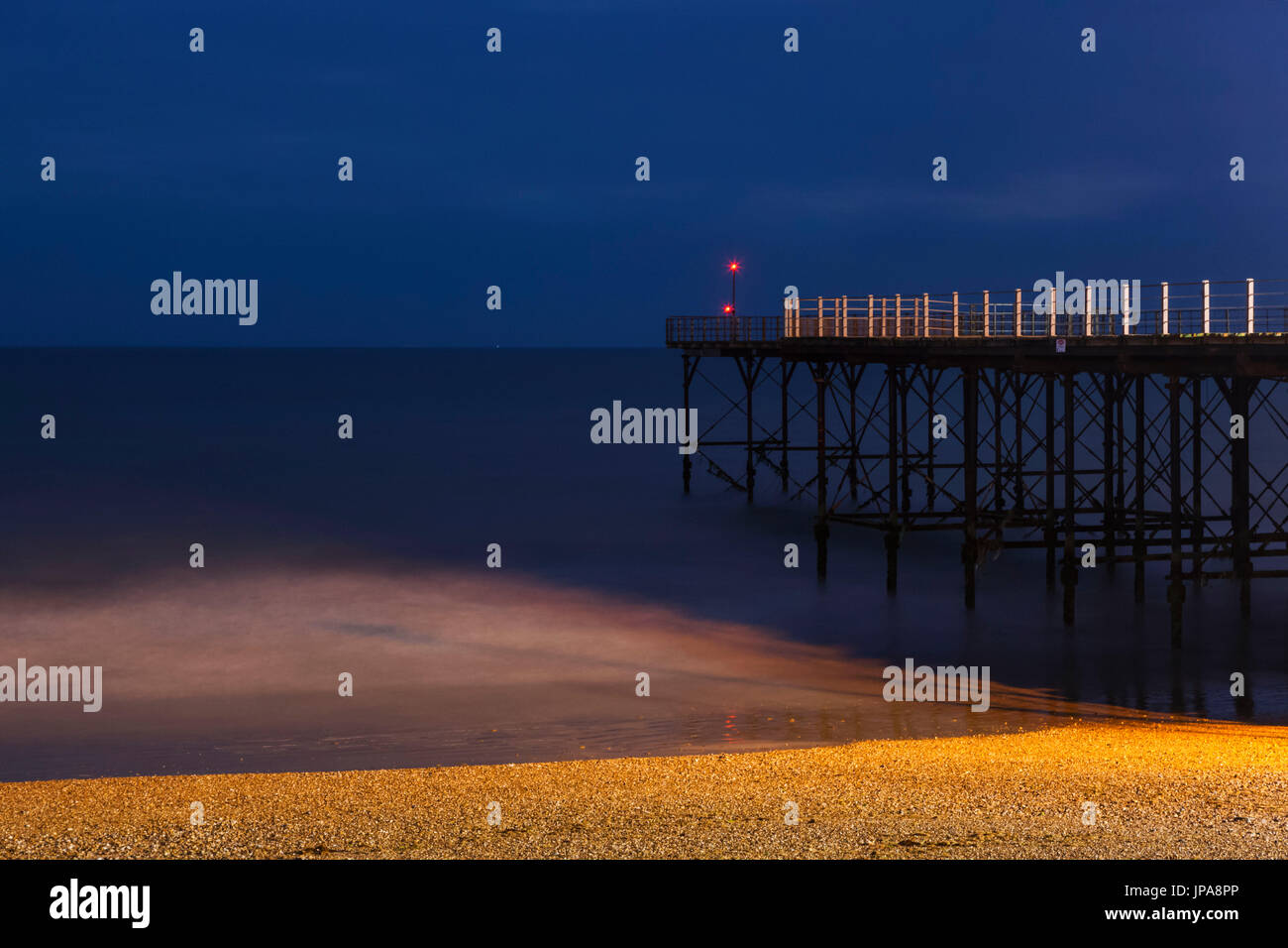 Inghilterra, West Sussex, Bognor Regis, Bognor Regis Pier e spiaggia Foto Stock