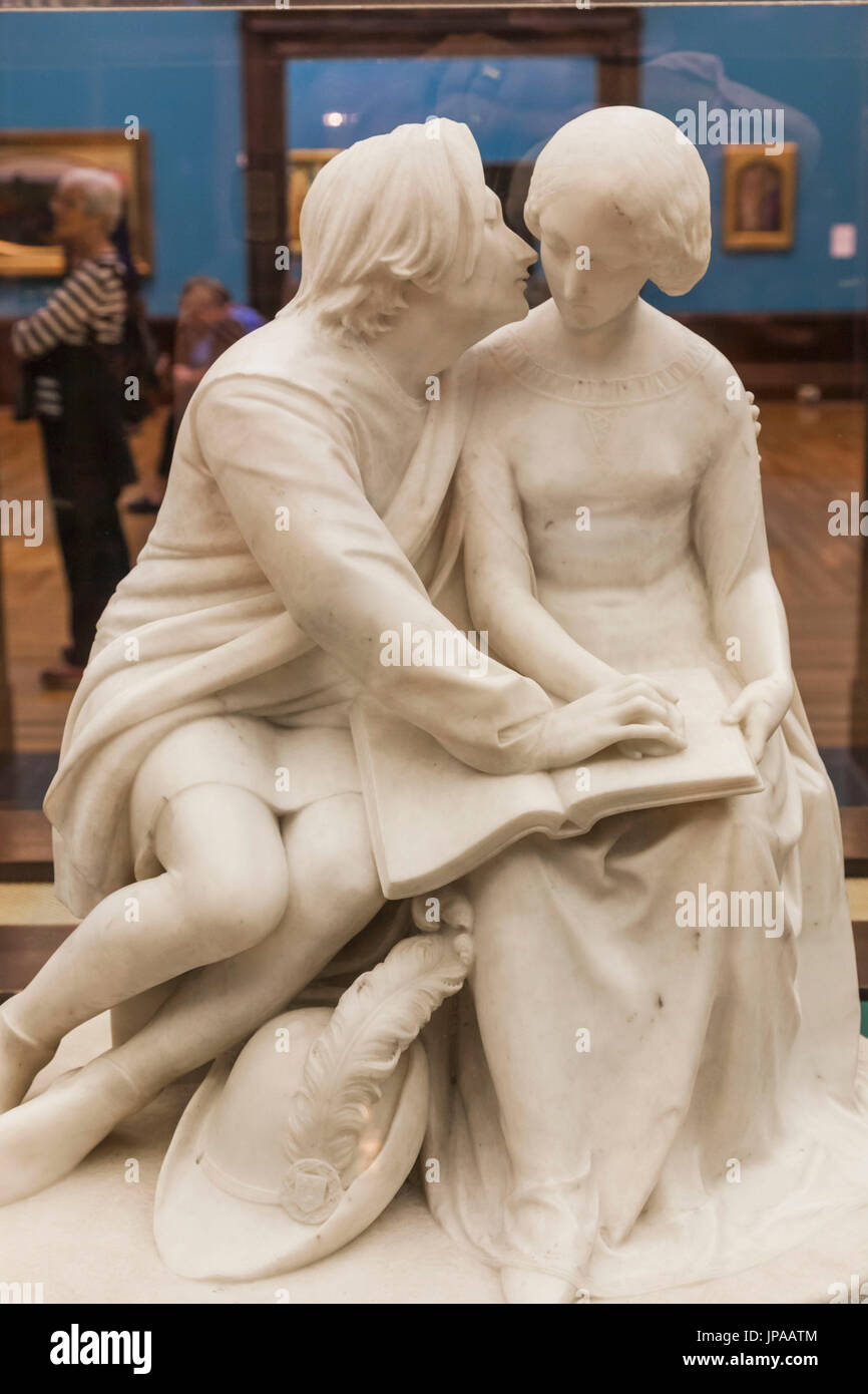 Inghilterra, West Midlands, Birmingham, Birmingham Museum & Art Gallery, statua in marmo di Paolo e Francesca da Alexander Munro datato 1851-1852 Foto Stock