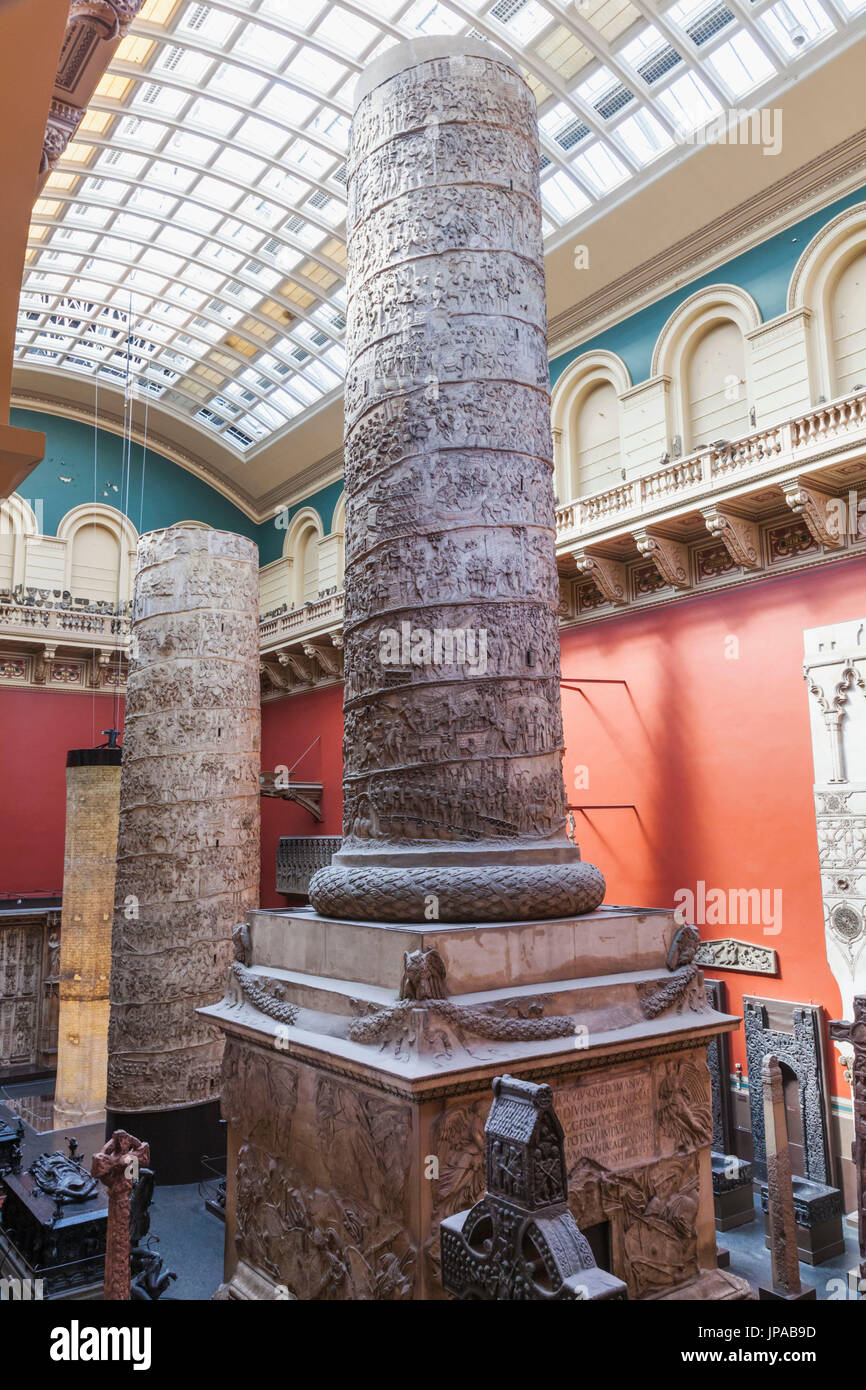 Inghilterra, London, Victoria e Albert Museum, il Cast orientale corte, replica della statua del Trajans colonna Foto Stock