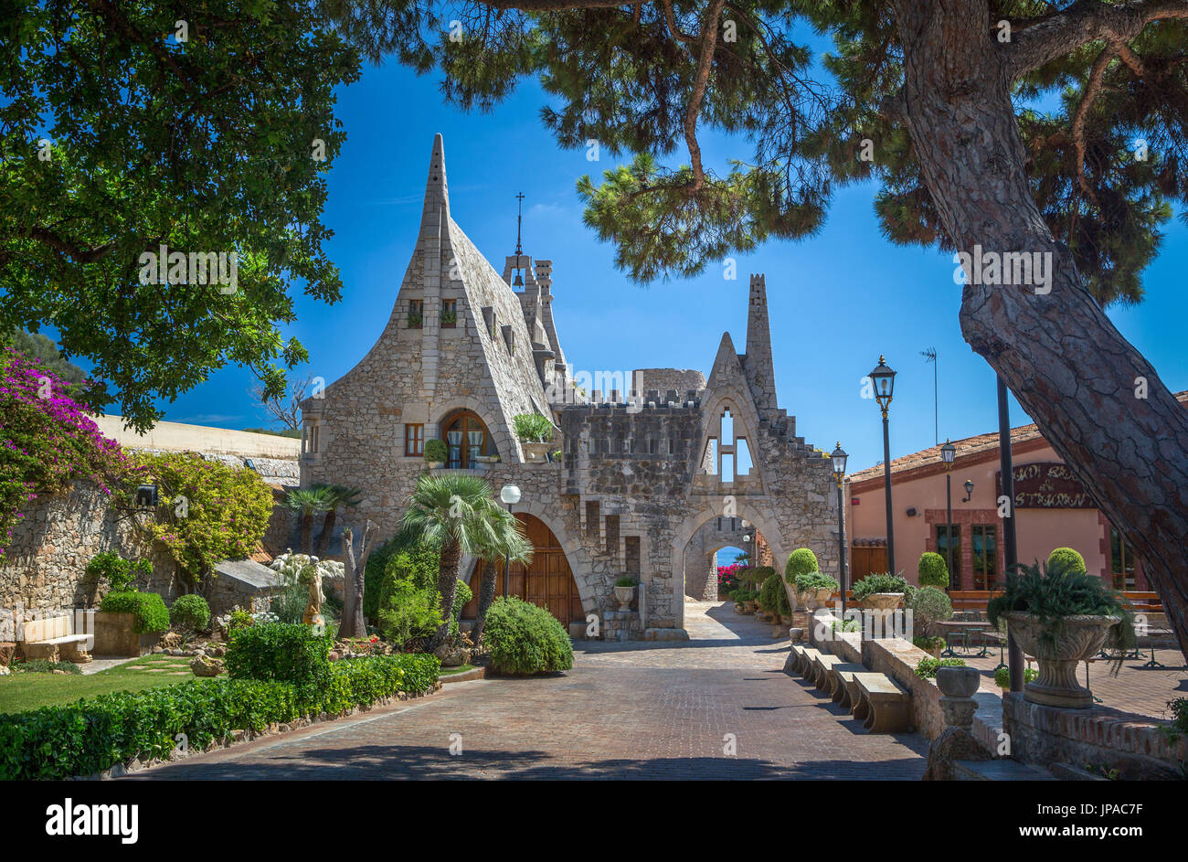 In Spagna, in Catalogna, Garraf Città, Guell Cantina (Gaudì) Foto Stock