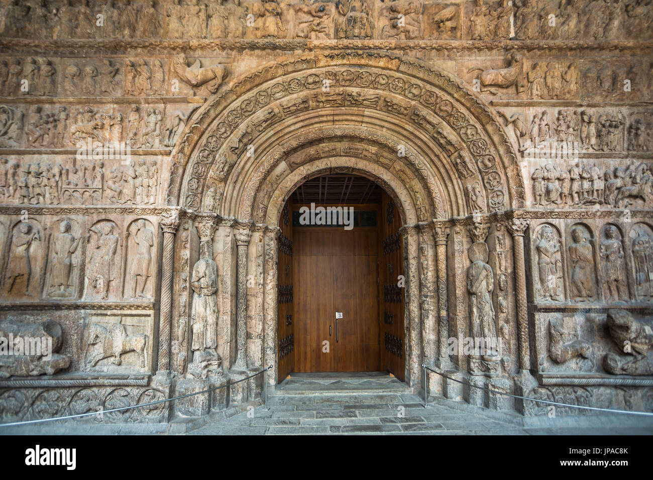 In Spagna, in Catalogna, provincia di Girona, Ripoll City, Santa Maria de Ripoll monastero del XII secolo, romanica Catalana Portico Foto Stock