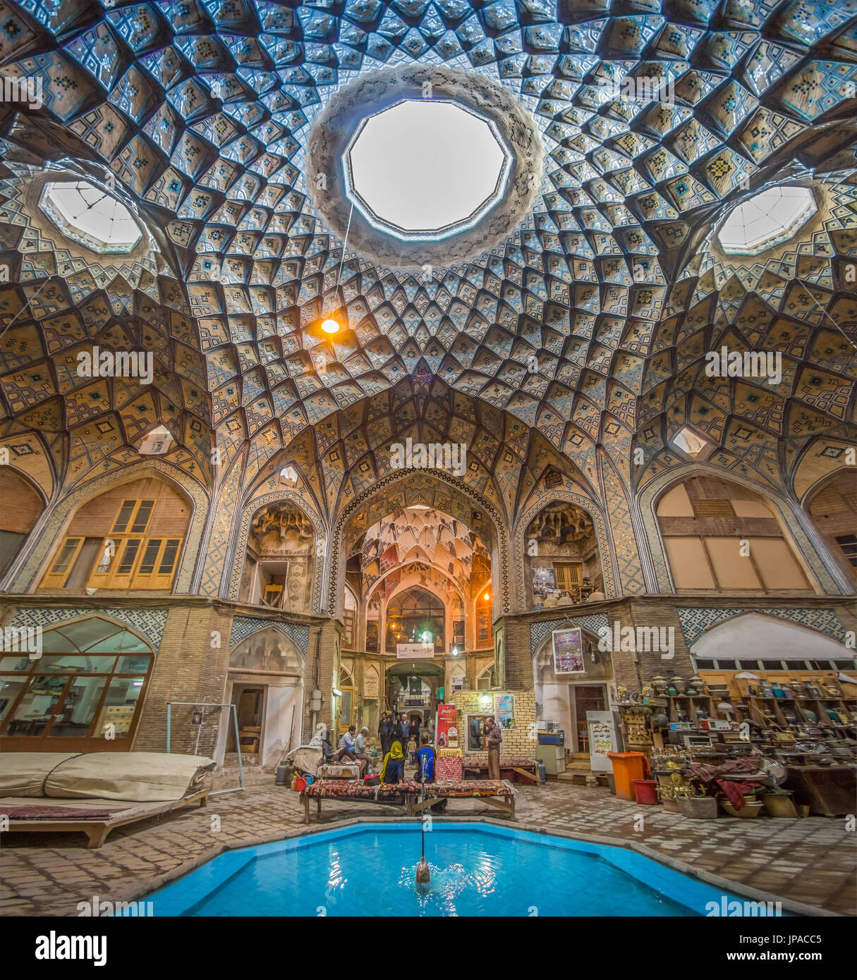 Iran, Kashan Città, Kashan Bazaar di Khan Amin al-Dowleh Timche dome Foto Stock