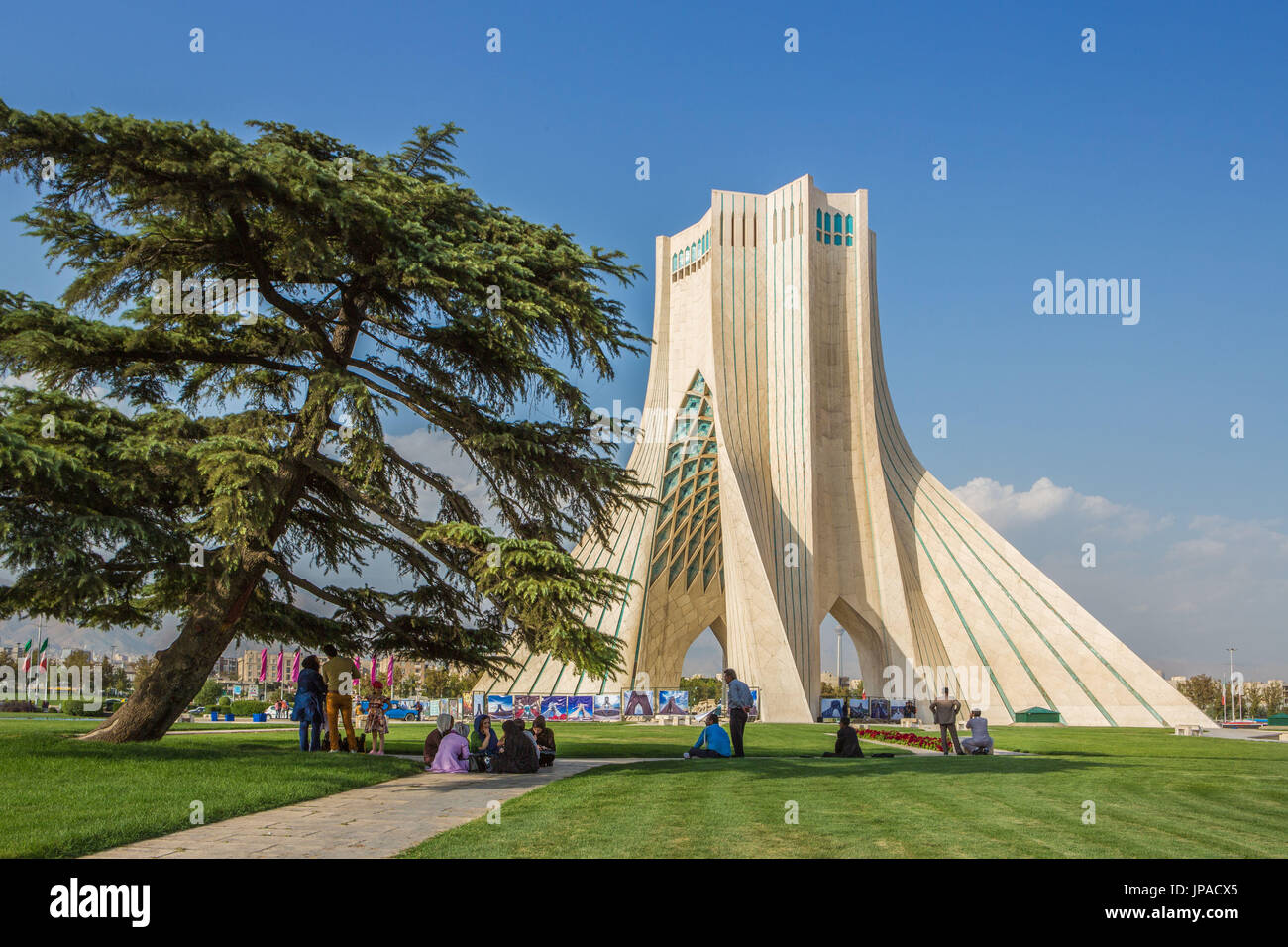 Iran Teheran Città, Azadi Tower (Borj-e Azadi), Torre Milad Foto Stock