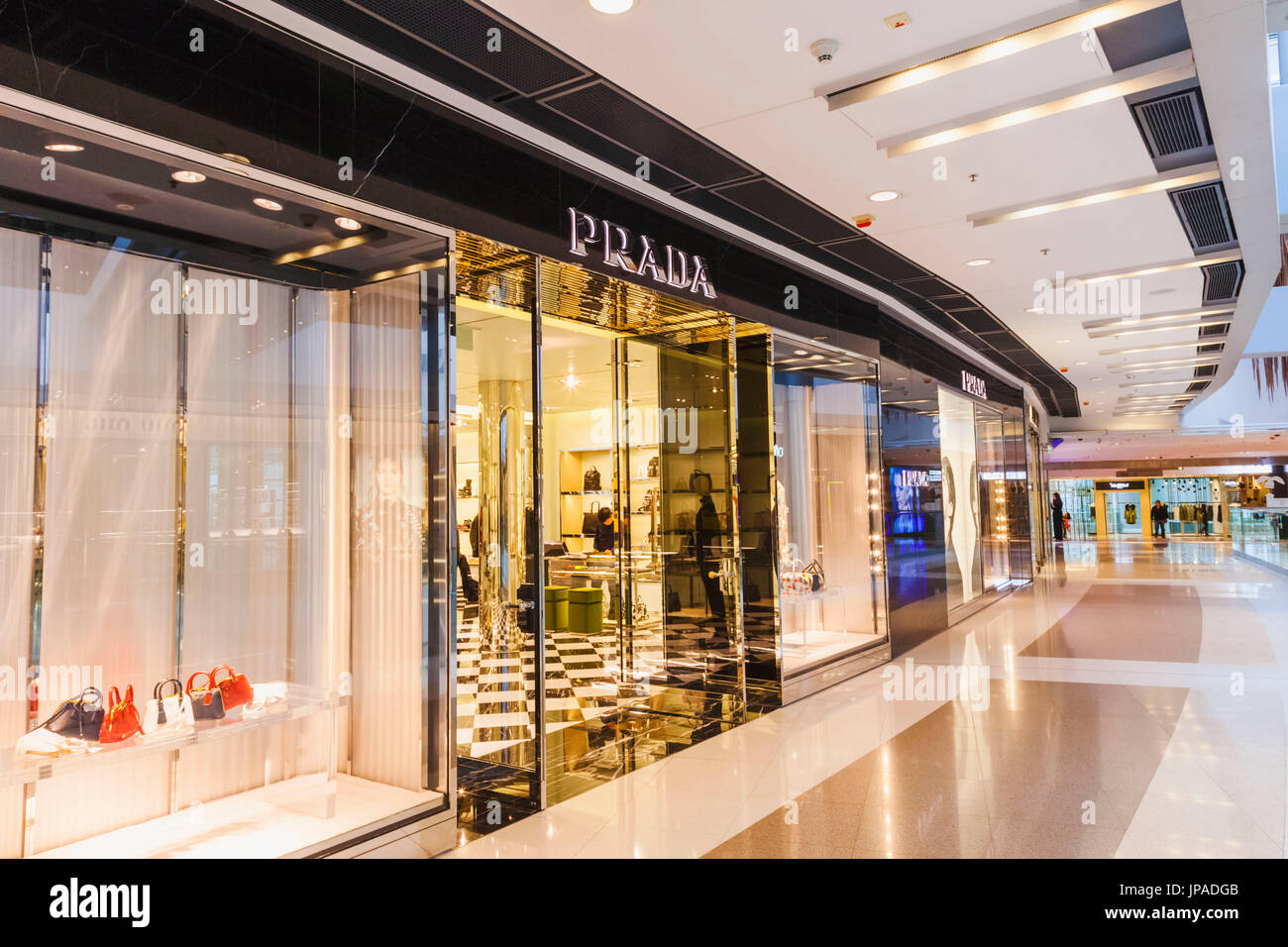 Cina, Hong Kong, centrale, IFC Shopping Mall, il negozio Prada Foto Stock