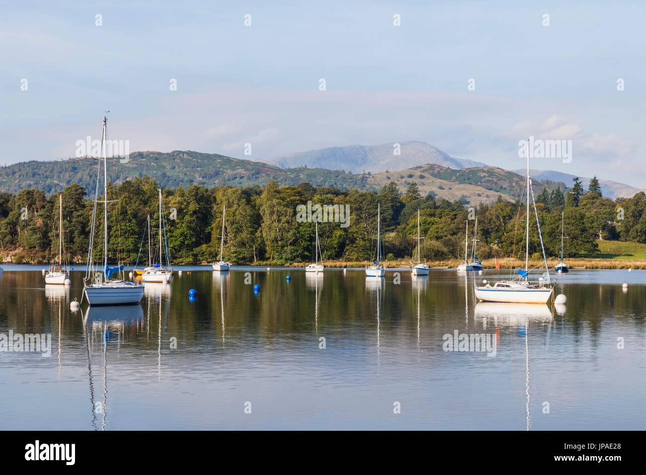 Inghilterra, Cumbria, Lake District, Windermere, Ambleside, vista lago Foto Stock