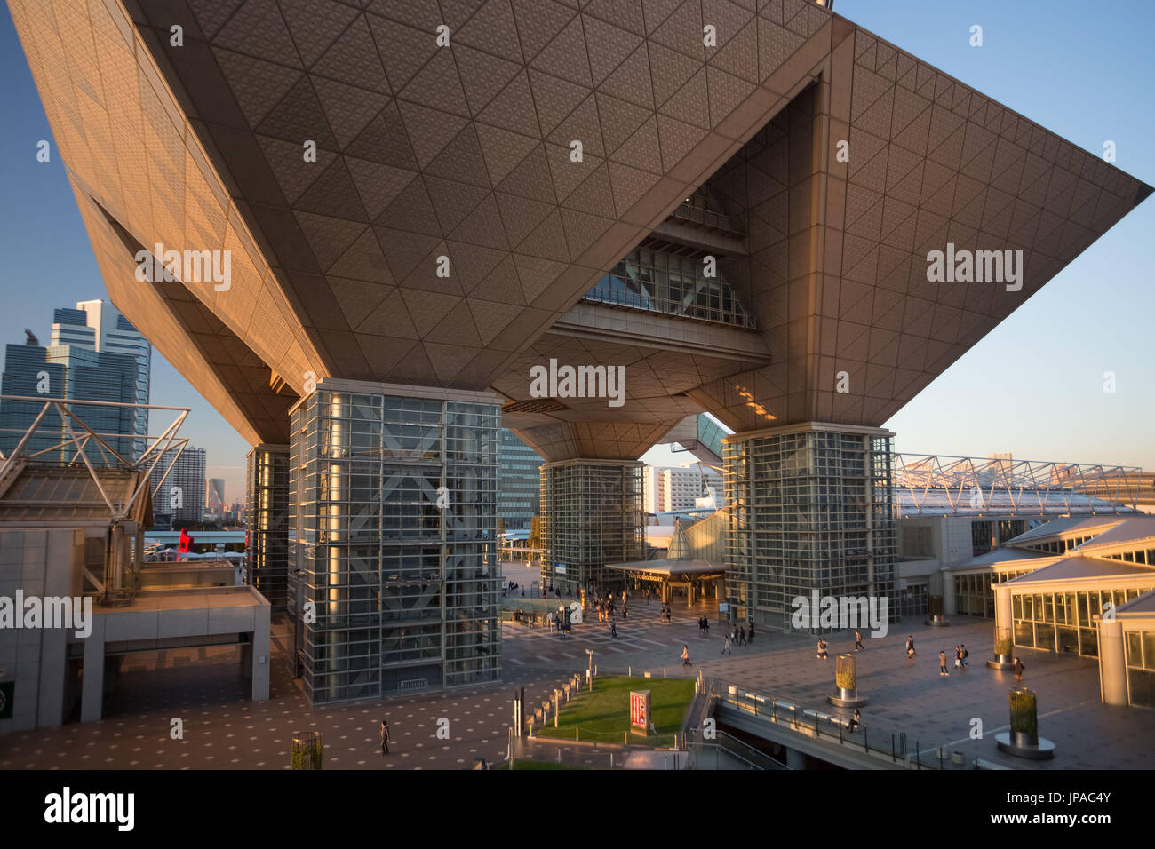 Giappone Tokyo City, il quartiere di Odaiba, il Tokyo Big Sight Edificio, International Exhibition Centre Foto Stock