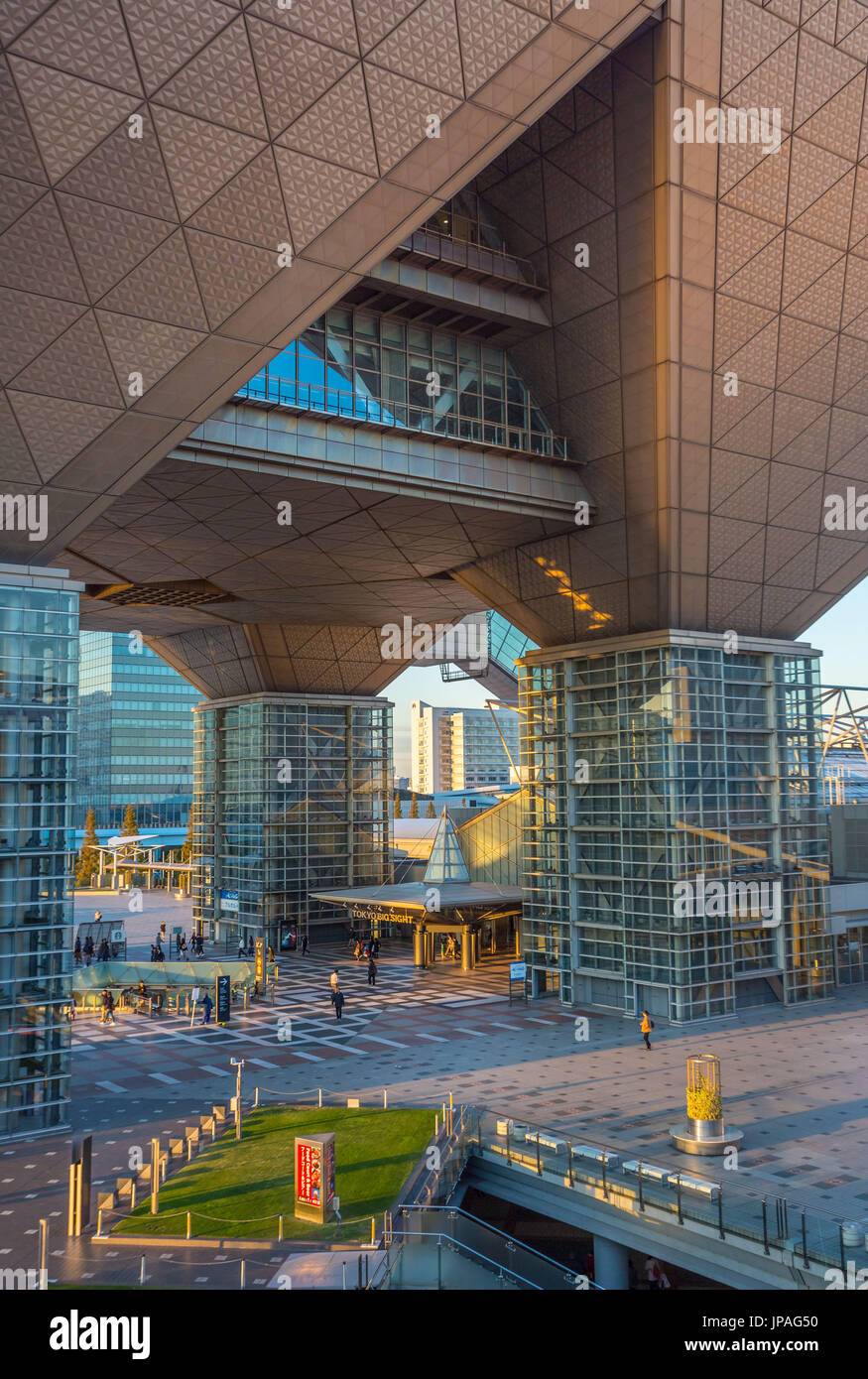 Giappone Tokyo City, il quartiere di Odaiba, il Tokyo Big Sight Edificio, International Exhibition Centre Foto Stock