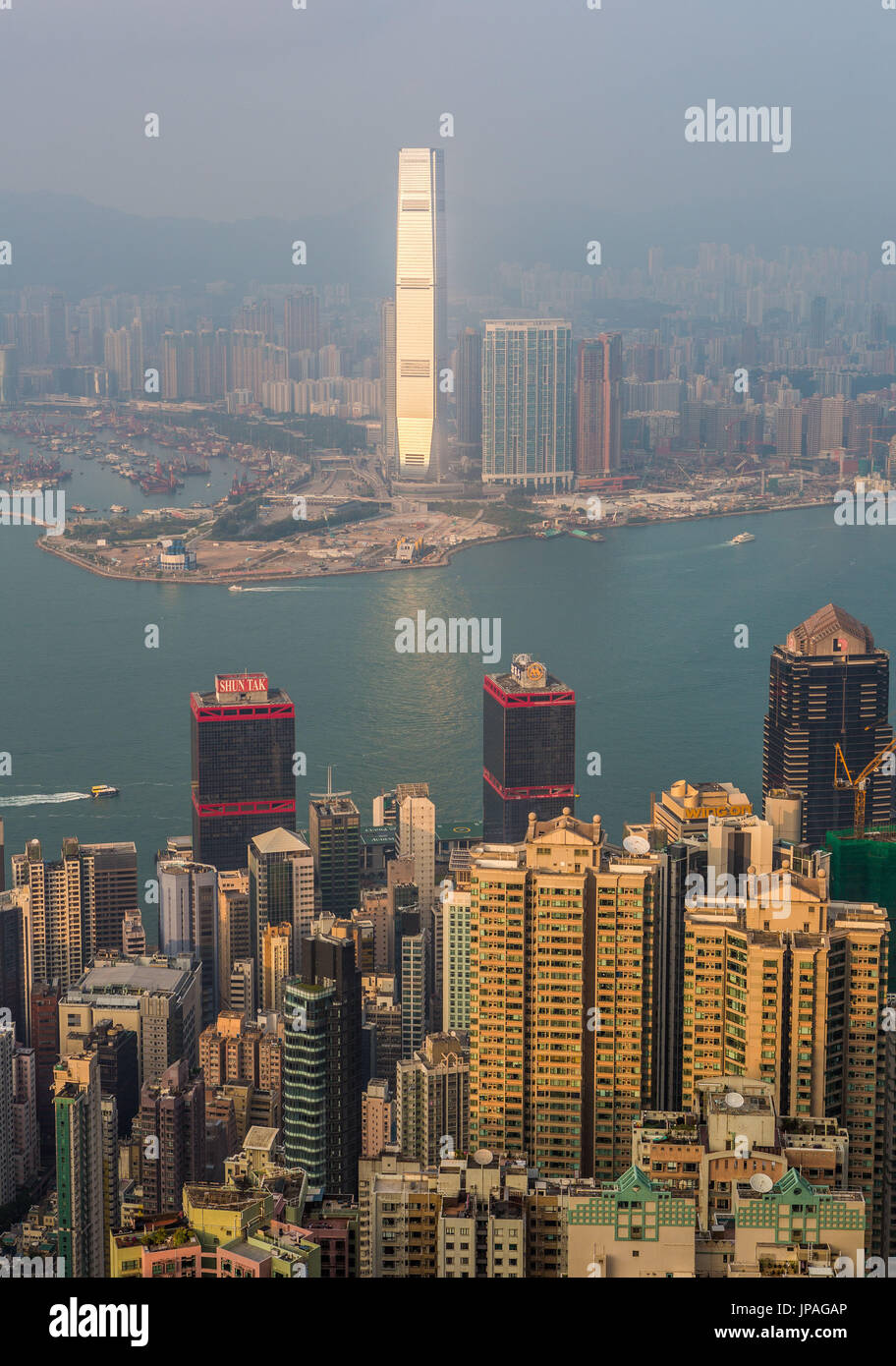 Della città di Hong Kong, Victoria Harbour, ICC Tower Foto Stock