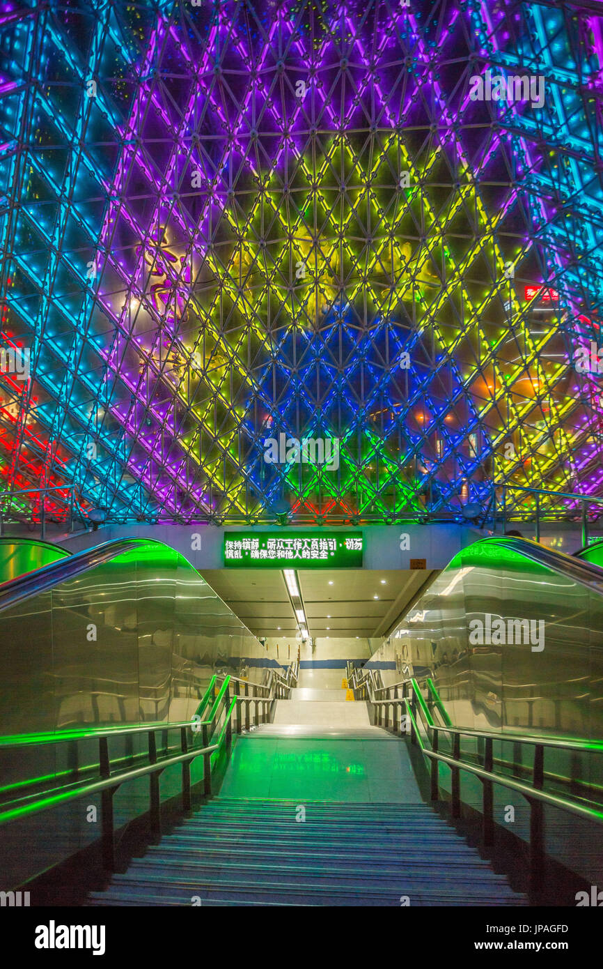 Cina, Provincia Guandong, città di Shenzen, la splendida Cina stazione della metropolitana ingresso, Foto Stock