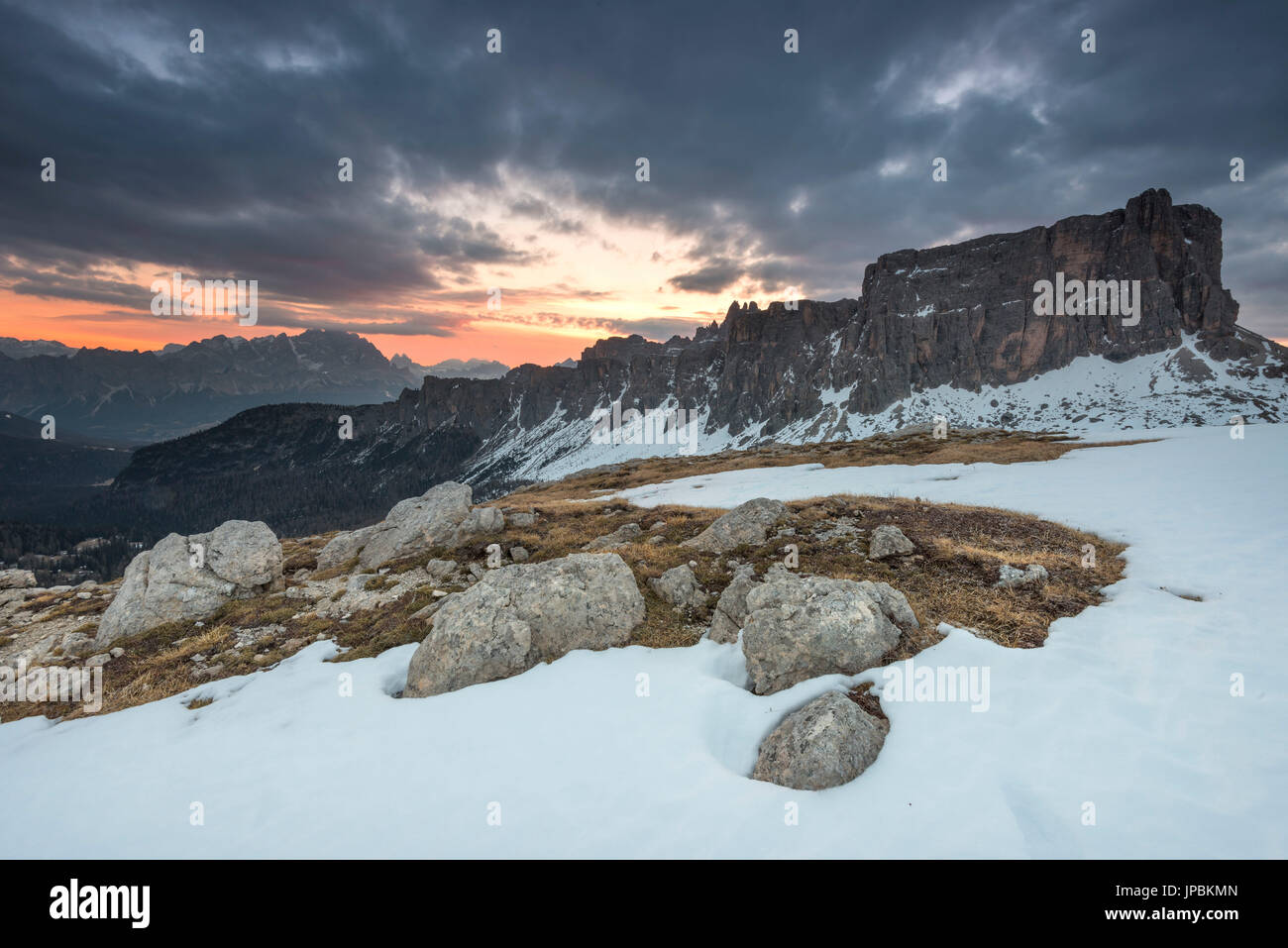 Il Passo Giau a sunrise Europa, Italia, della Regione del Veneto, Belluno Foto Stock