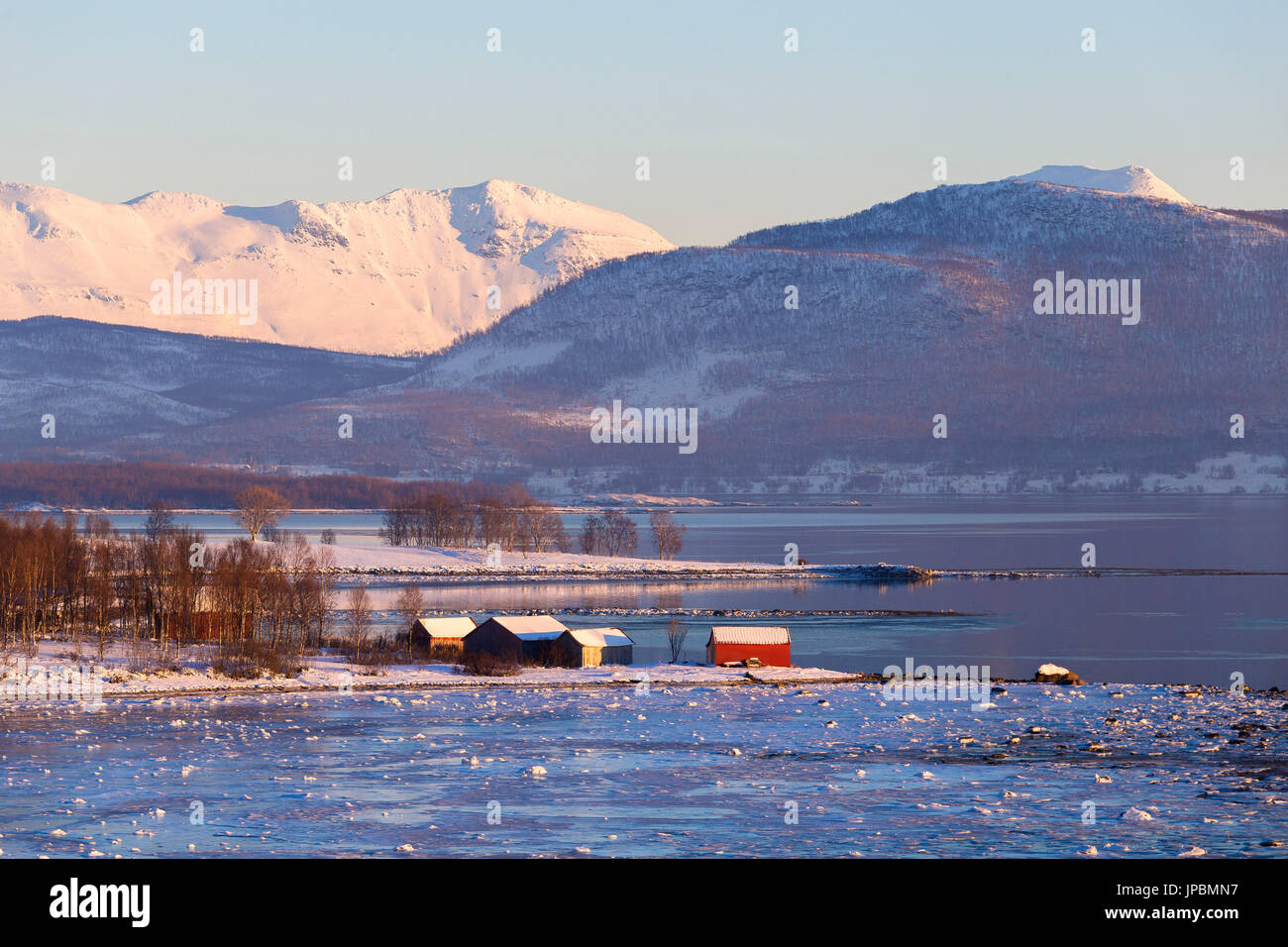 Panorama invernale intorno Gibostad. Gibostad, Gisundet, Senja, Norvegia, l'Europa. Foto Stock