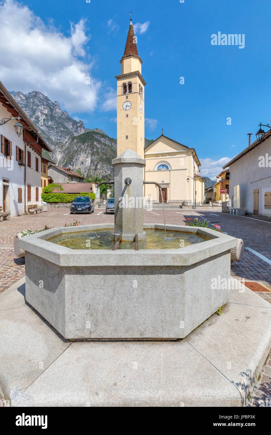 Chiesa Parrocchiale di Santa Maria Maggiore, Cimolais, Valcellina in provincia di Pordenone, Friuli Venezia Giulia, Italia, Europa Foto Stock