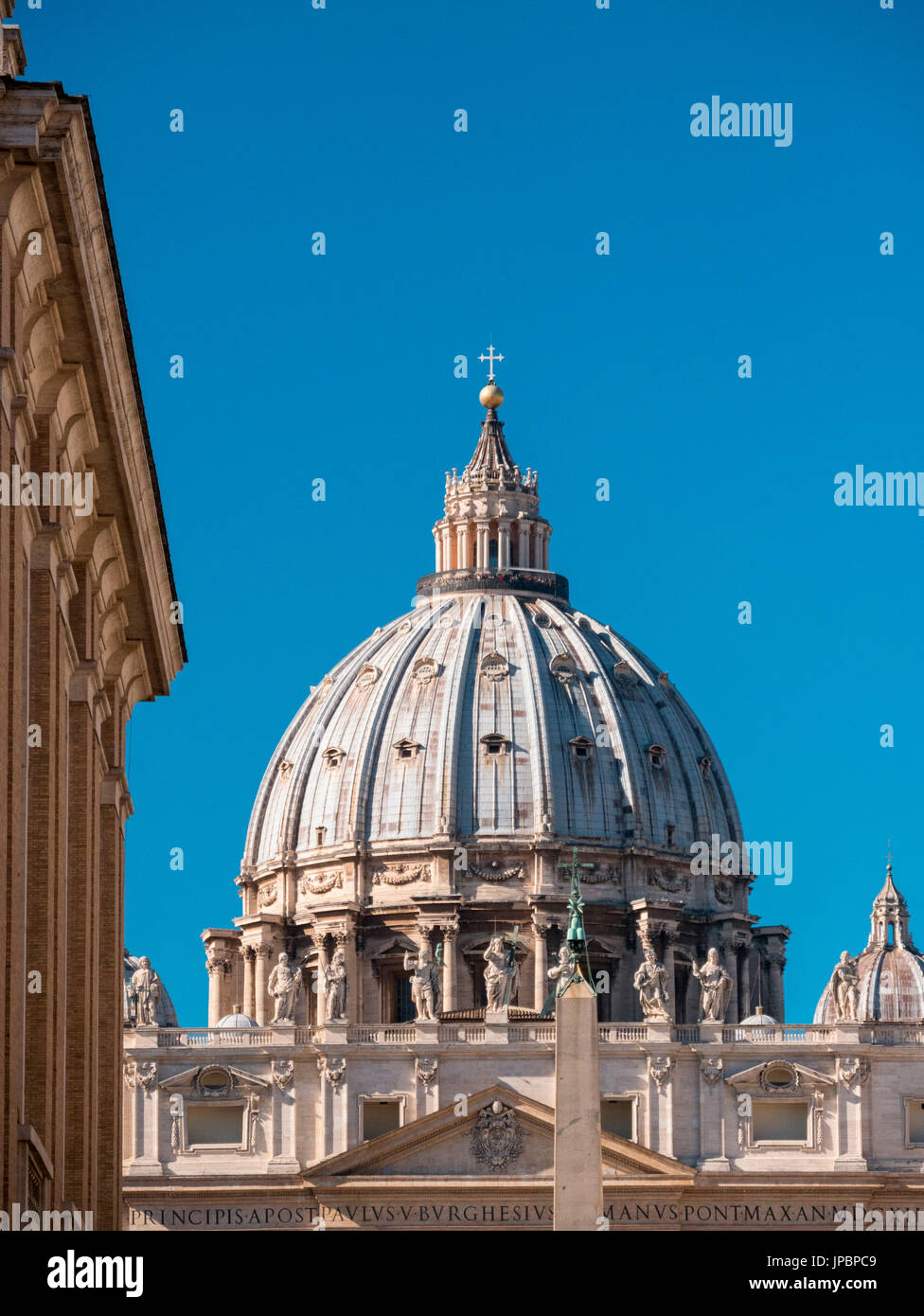 L'Europa, Italia Lazio Roma. Cupola della Basilica di San Pietro Foto Stock
