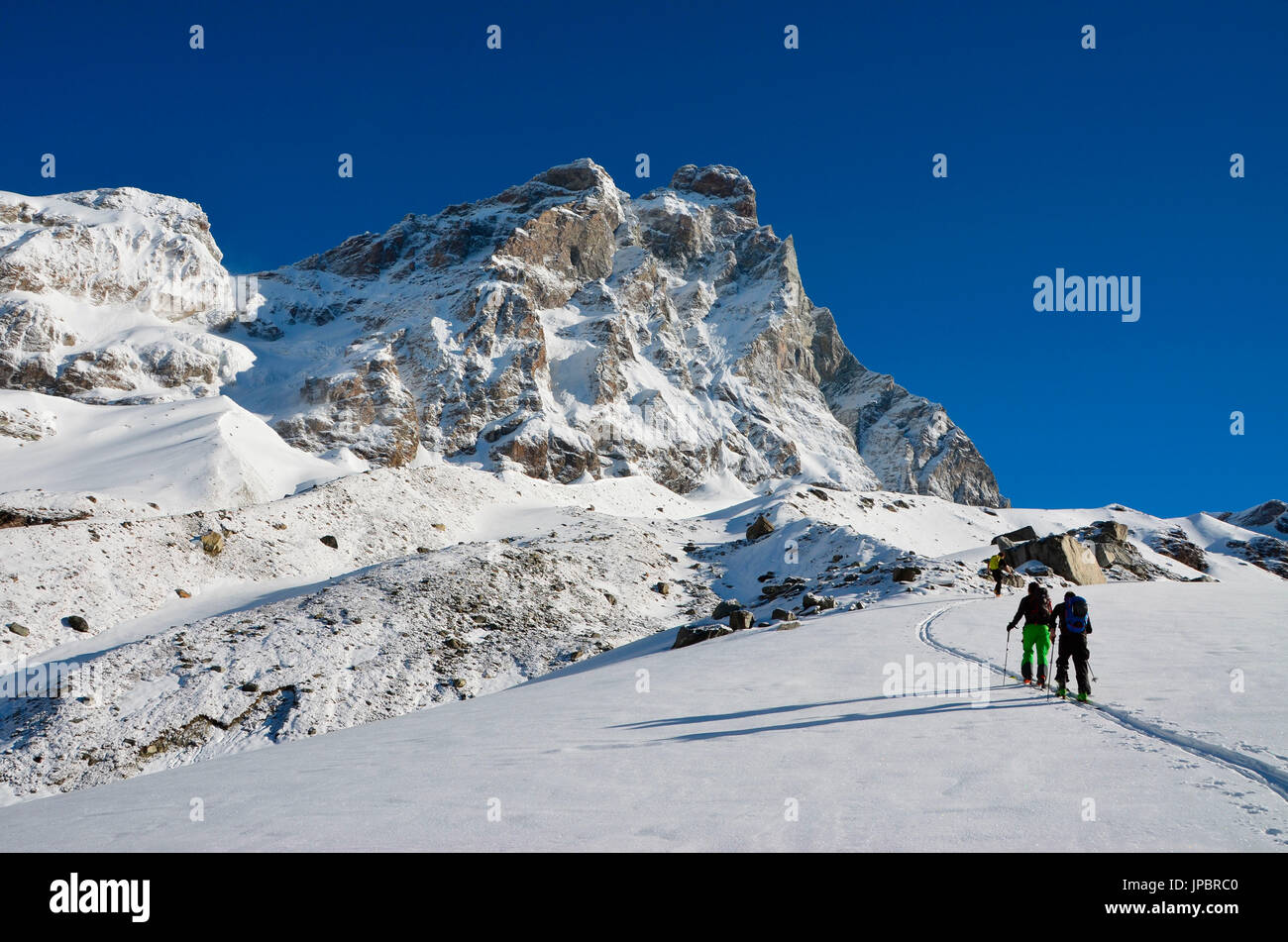 Ski montaineering e Cervino (Matterhorn) in primavera, Cervinia,Valle d'Aosta, Italia Foto Stock
