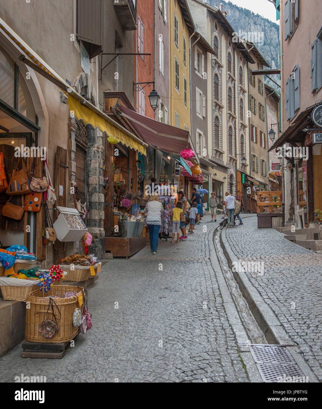 Una strada della città vecchia di Briancon, Provenza, Francia Foto Stock