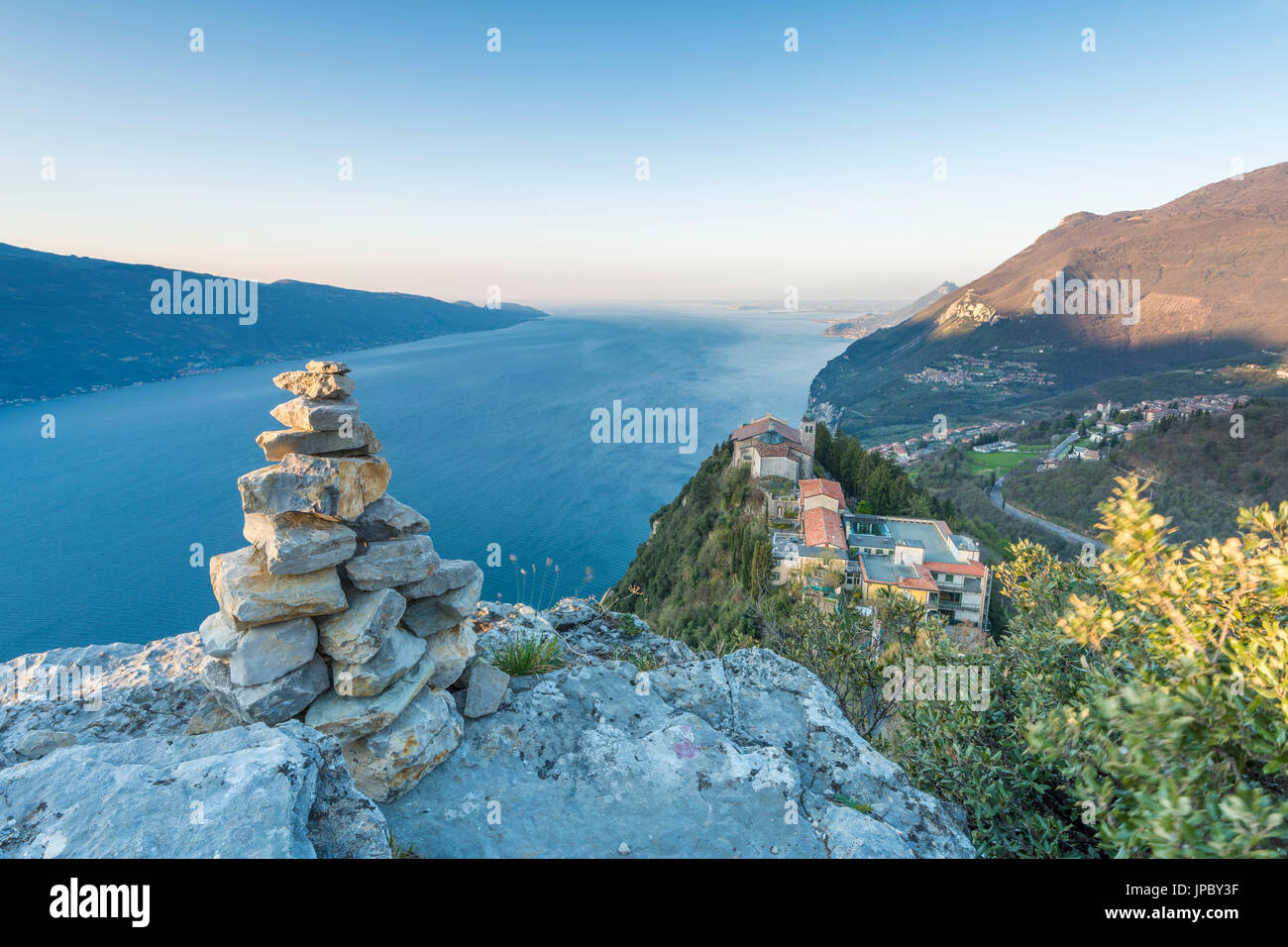 Tignale Lago di Garda, provincia di Brescia, Lombardia, Italia. Il Santuario di Montecastello Foto Stock