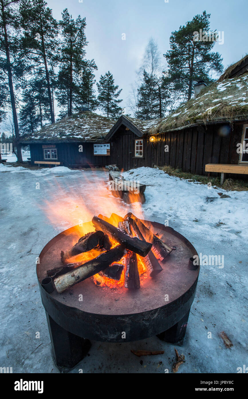 Fireside in Brandheia Wilderness Camp Trøndelag Norvegia Europa Foto Stock