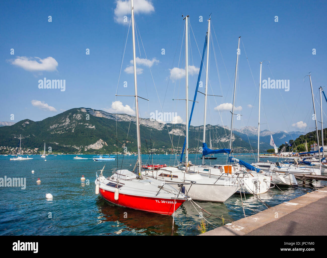 Francia, Annecy, rive del lago di Annecy a Marquisats Base nautica Foto Stock