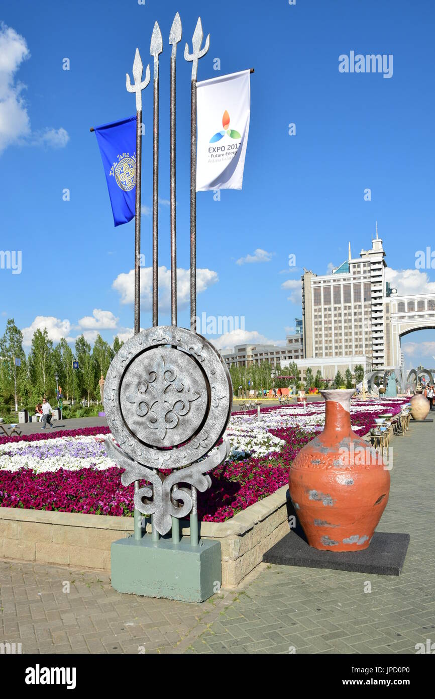 Decorazione di strada in Nur-Sultan (Astana), capitale del Kazakistan, ospite dell'EXPO 2017 Foto Stock