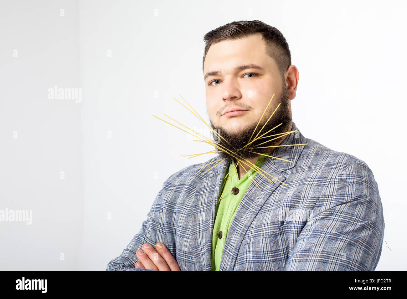 Grave uomo grasso con la pasta in barba Foto Stock