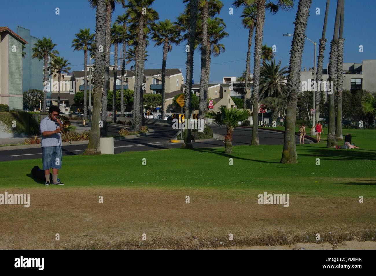 Trombone player sul lungomare vicino a Santa Monica, California, Stati Uniti d'America Foto Stock