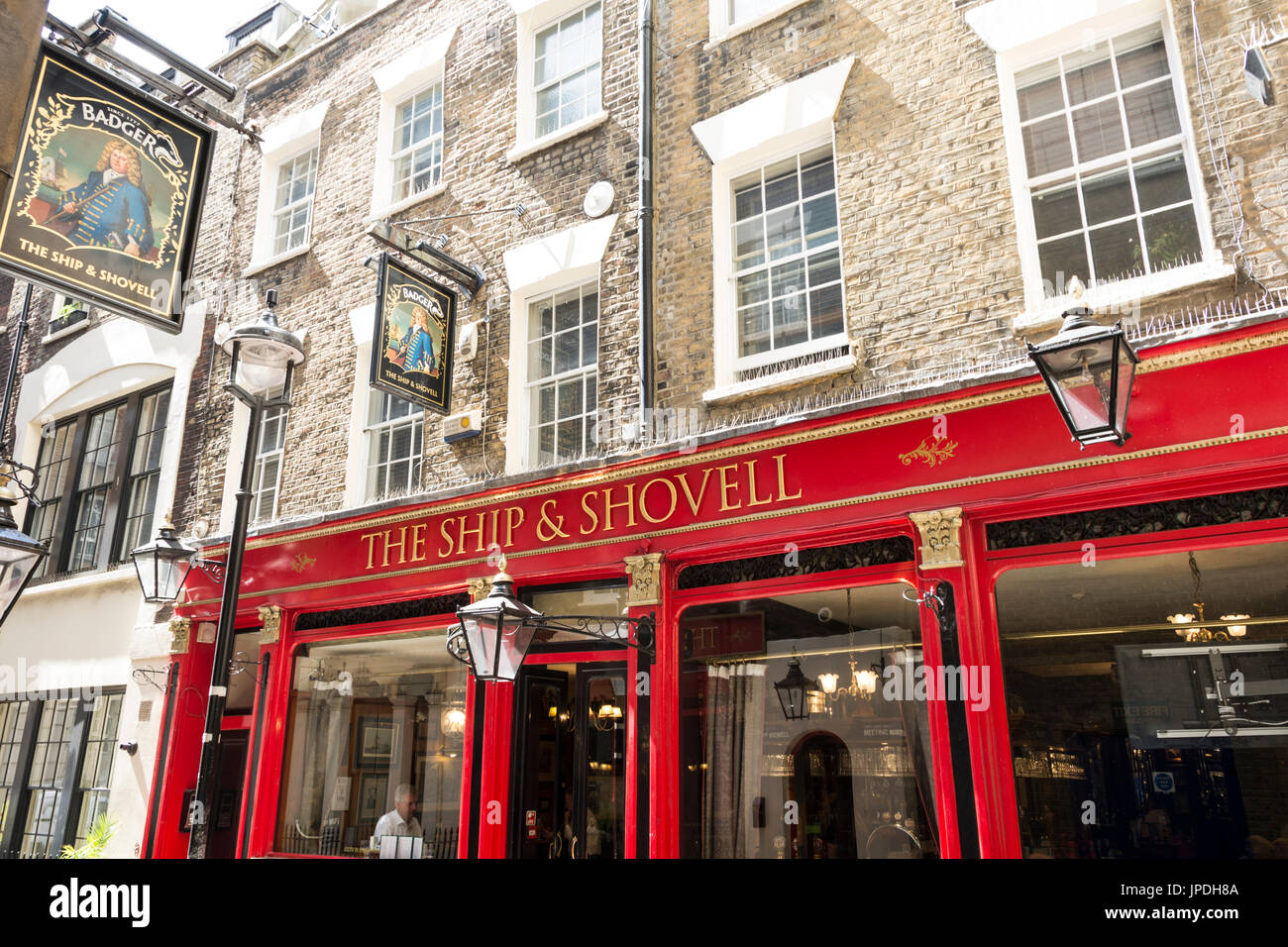 La nave e la pala public house sul passaggio di Craven, Londra, WC2, Regno Unito Foto Stock