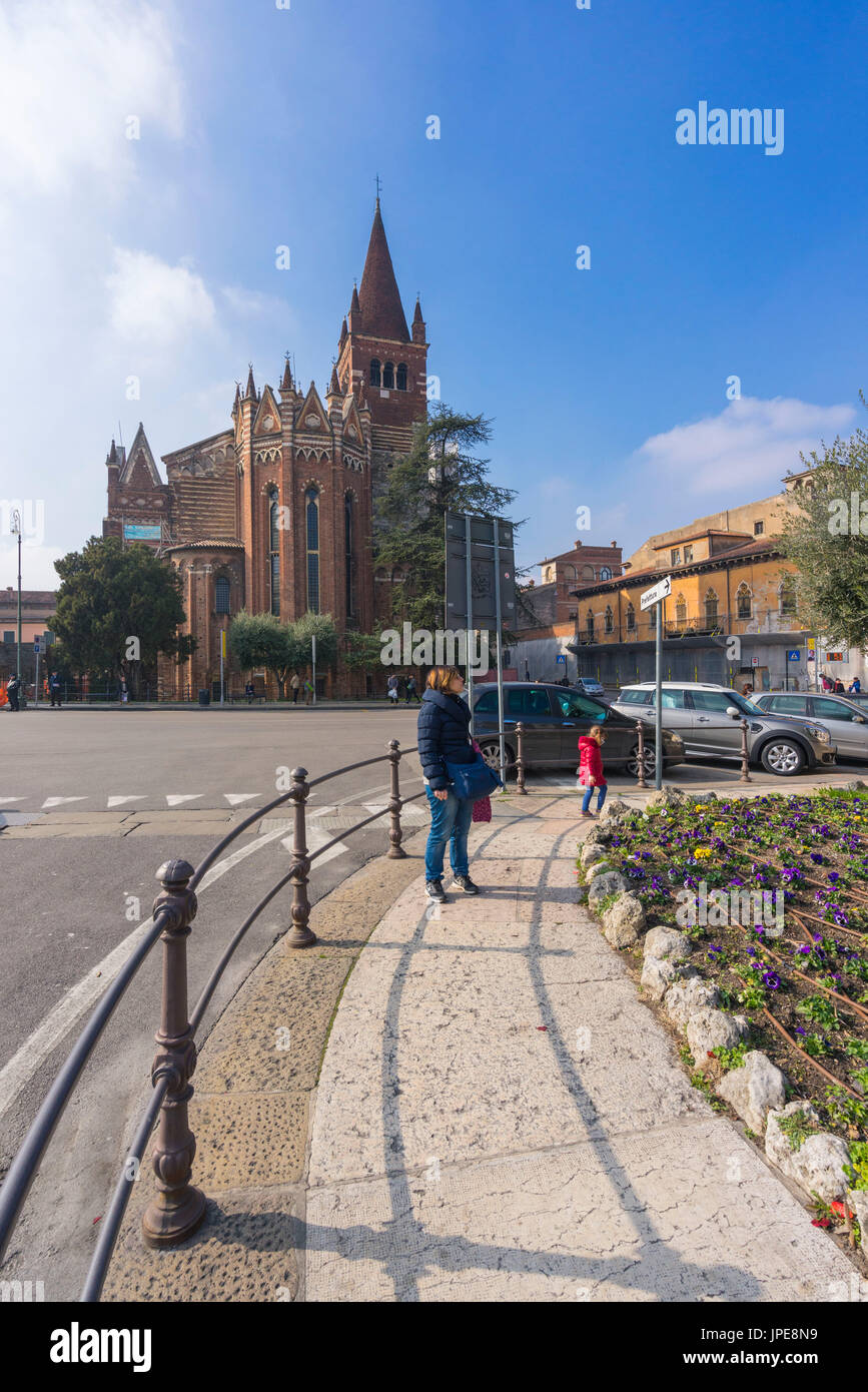 Verona, Veneto, Italia. La chiesa di San Fermo Maggiore Foto Stock