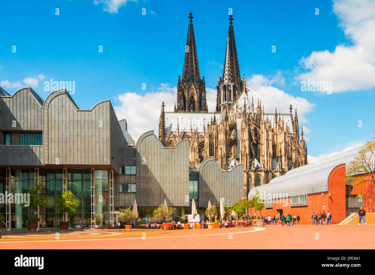 Museo Ludwig e Cattedrale di Colonia nella città di Colonia. La città di Colonia (Köln), il Land Renania settentrionale-Westfalia, in Germania, in Europa. Foto Stock