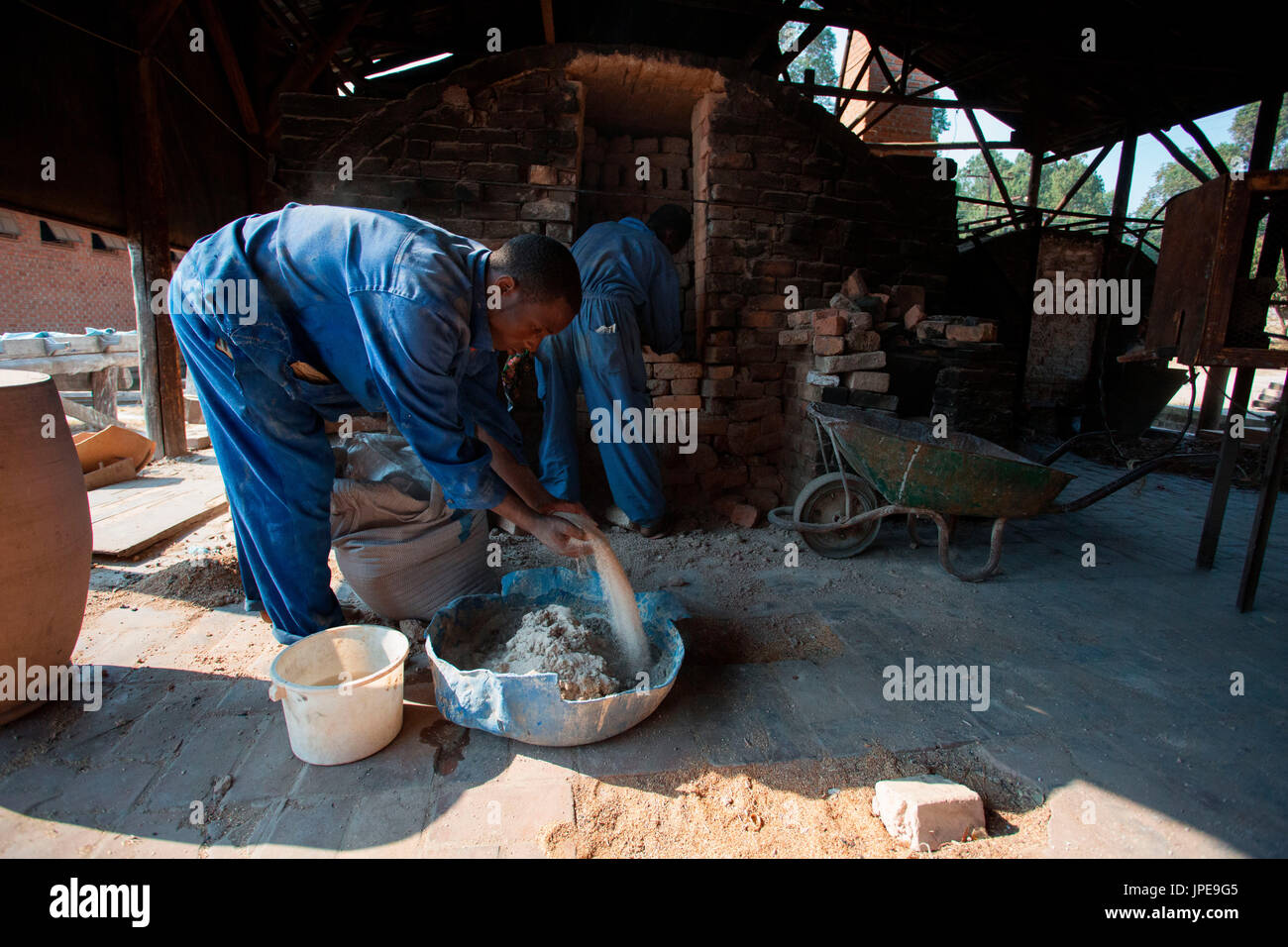 Africa,Malawi,Lilongwe distretto, Dedza pottery. Industria ceramica Foto Stock