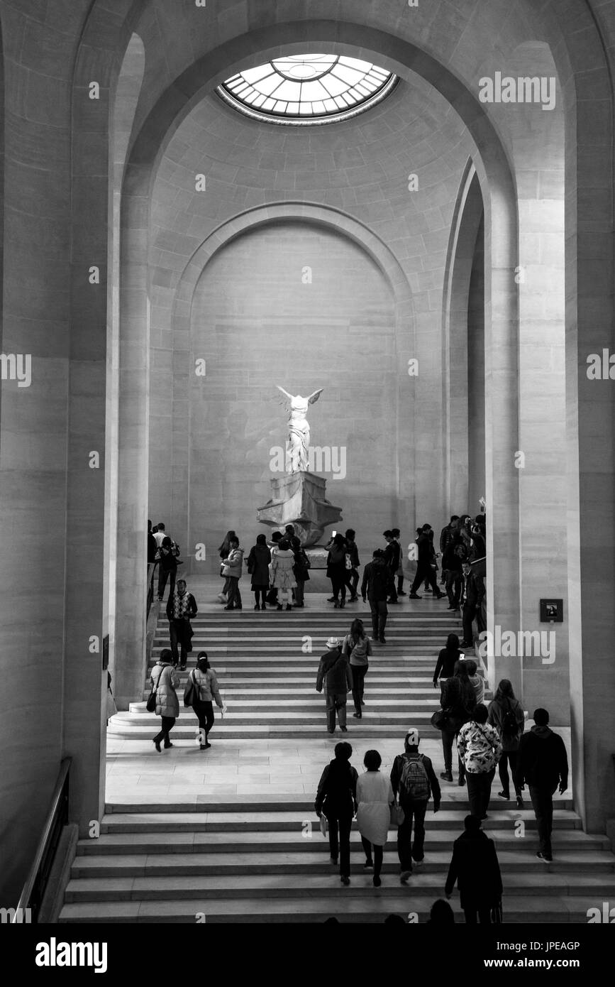 Musee du Louvre, al primo piano la scala dalla statua della Vittoria Alata di Samotracia, Parigi, Francia Foto Stock