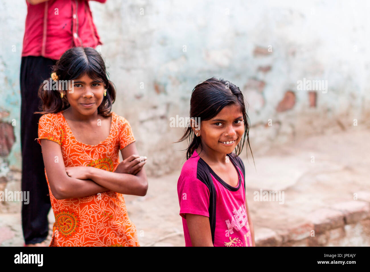 Asia, India, Uttar Pradesh, Nandgaon, ritratto di due indiani bambine Foto Stock