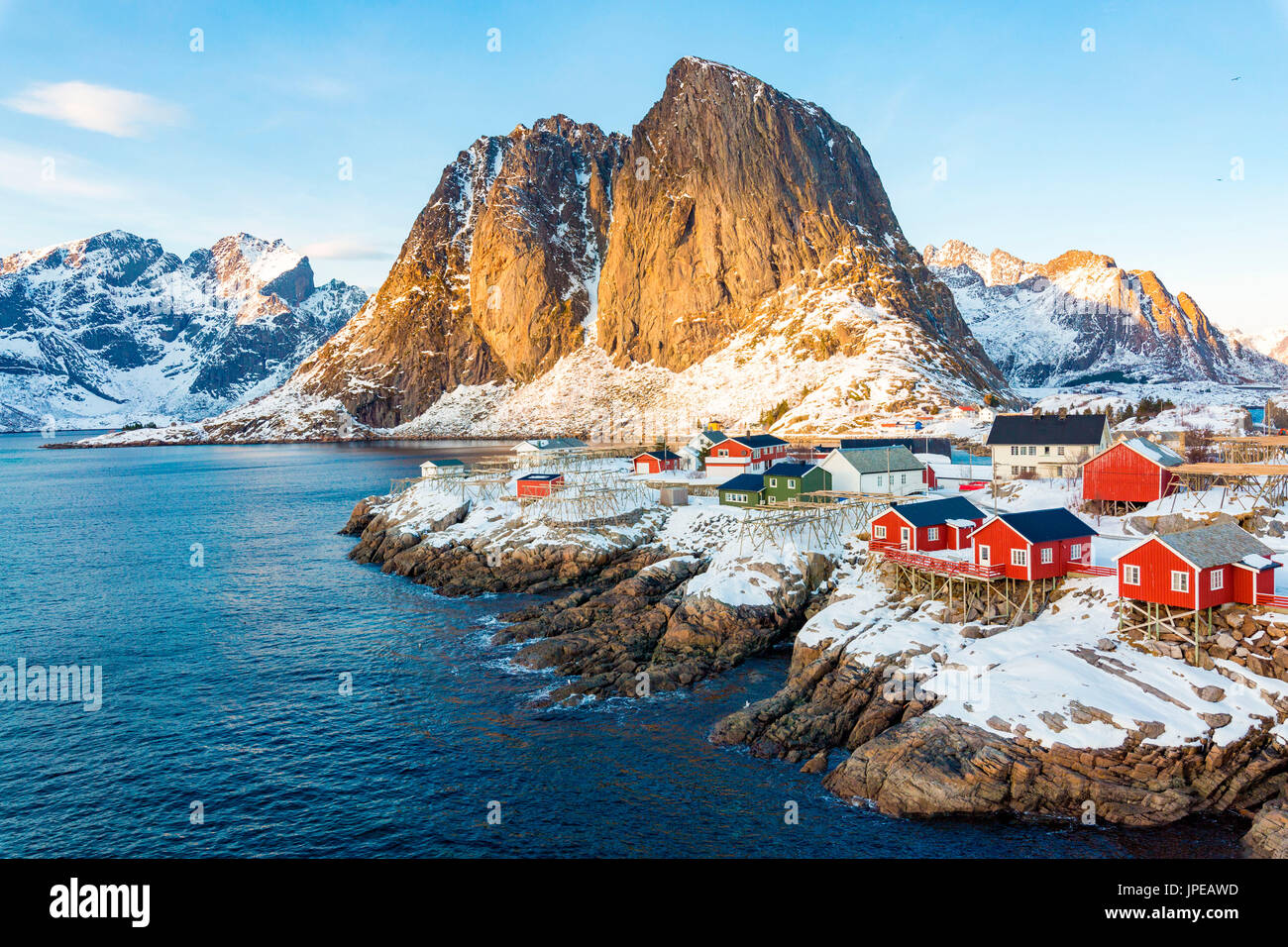 Hamnoy, isole Lofoten in Norvegia. inverno vista in una giornata di sole Foto Stock