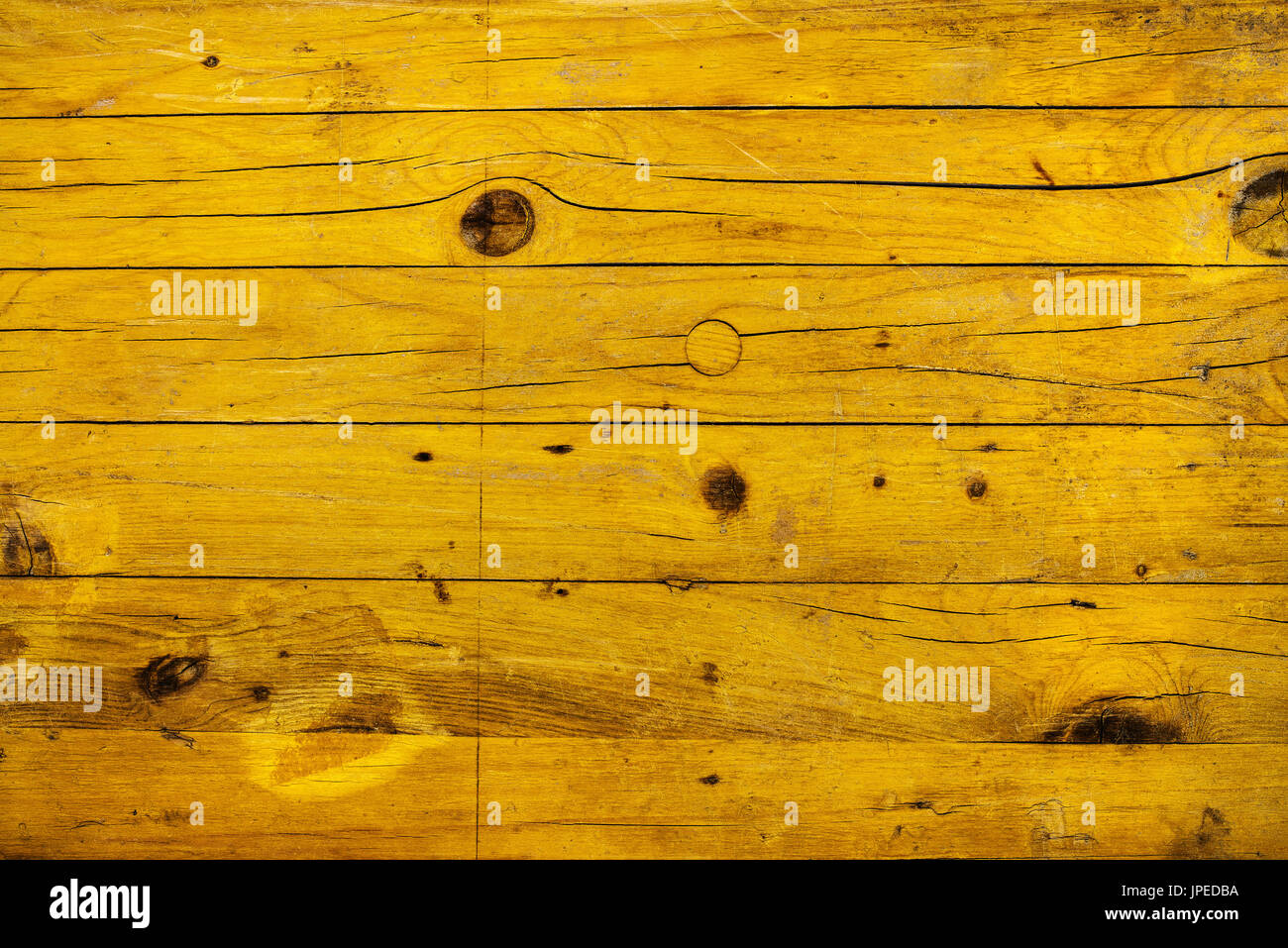 Background e texture di weathered giallo tavole di legno, di età compresa tra i rivestimenti in legno per pavimenti top view sfondo come spazio di copia Foto Stock