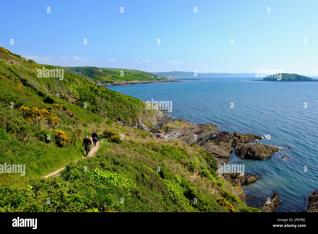 Sentiero costiero, rechts St George's Island oder Looe Island, Looe, Cornwall, Inghilterra, Großbritannien Foto Stock